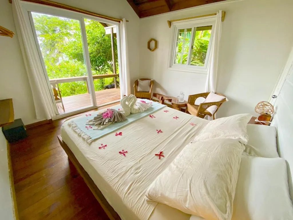 Balcony/Terrace, Bed in Bird Island Bungalows