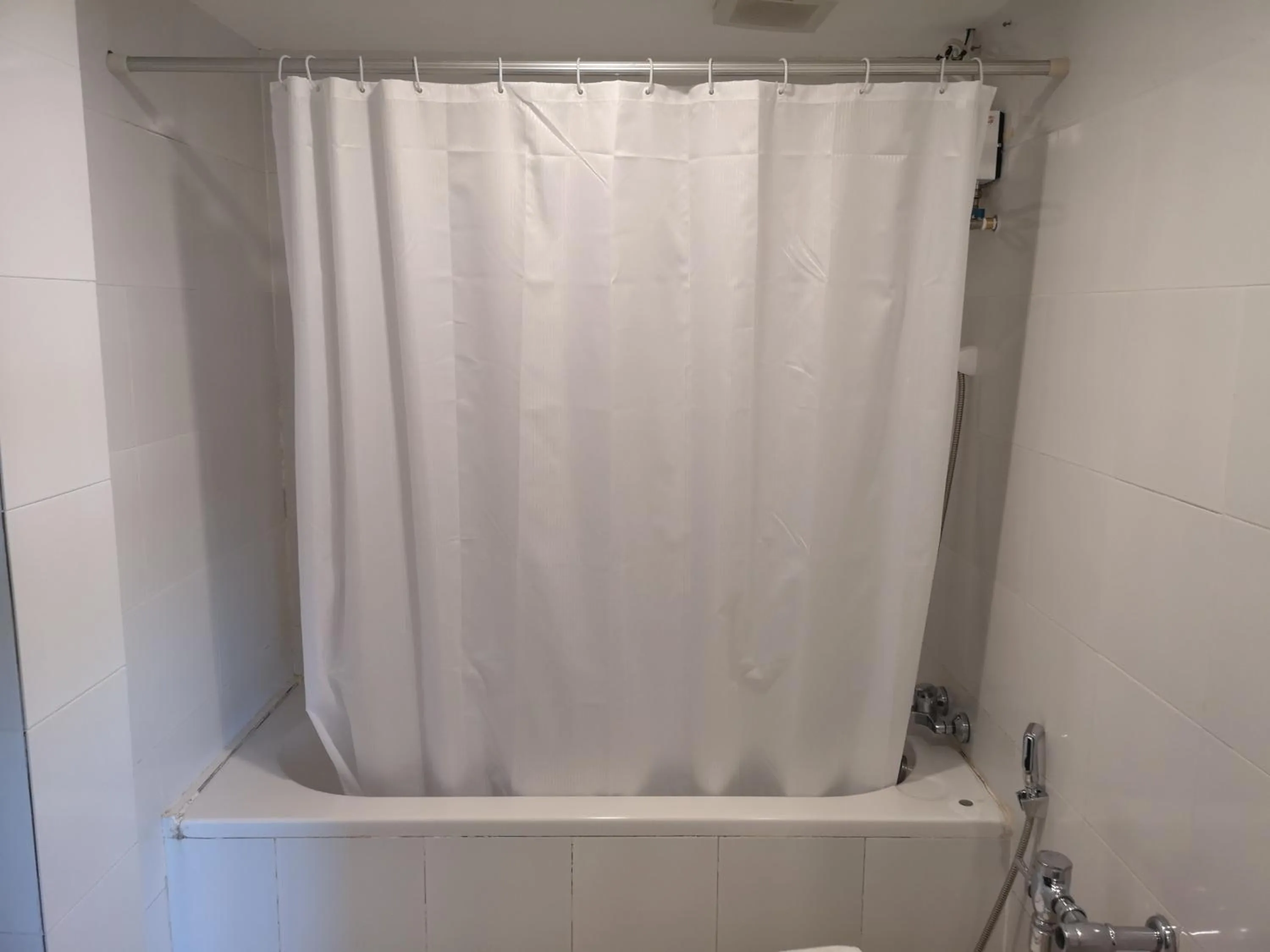 Bath in Betong Hello Hotel