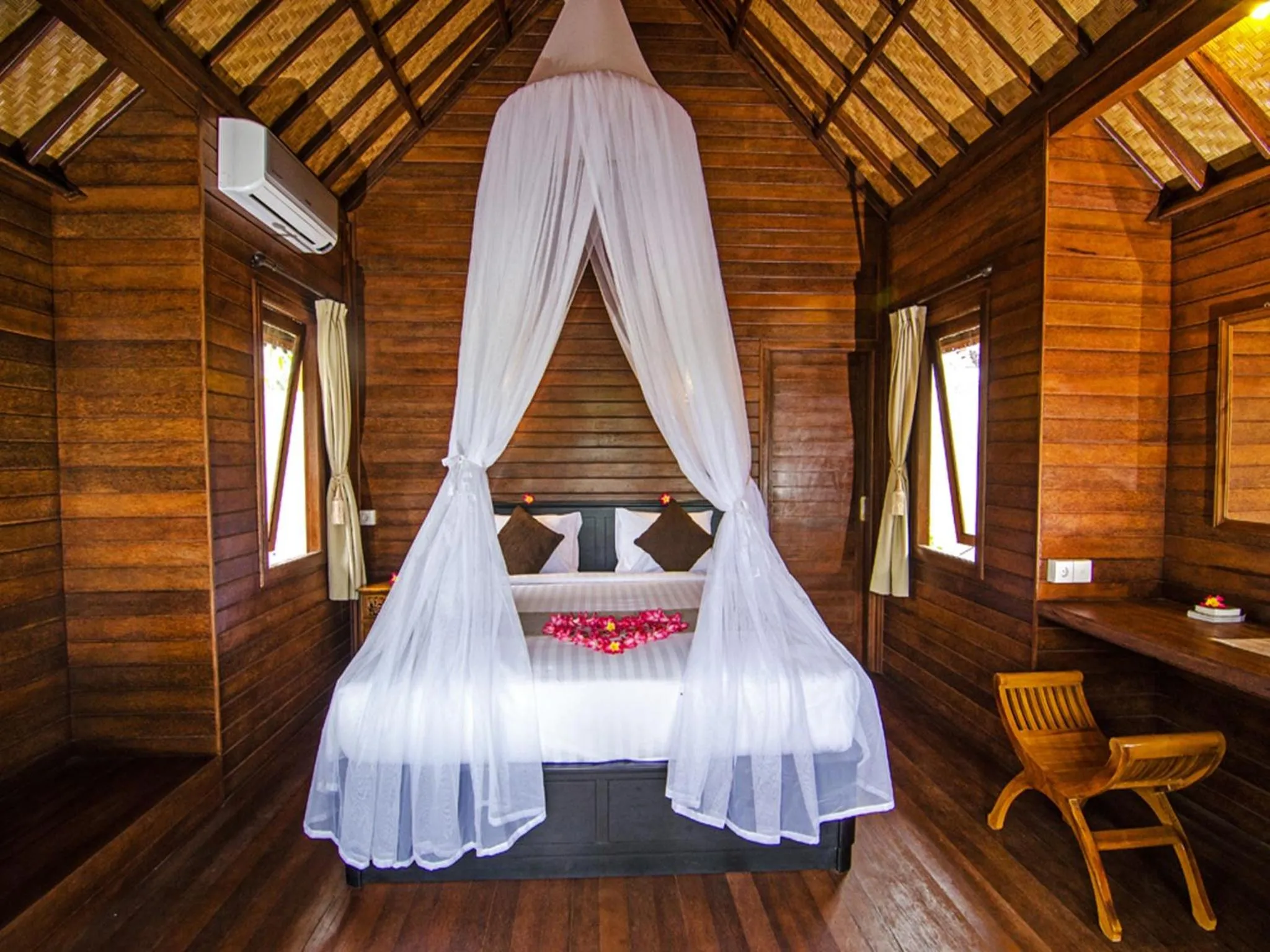 Bedroom, Bed in Cassava Bungalow