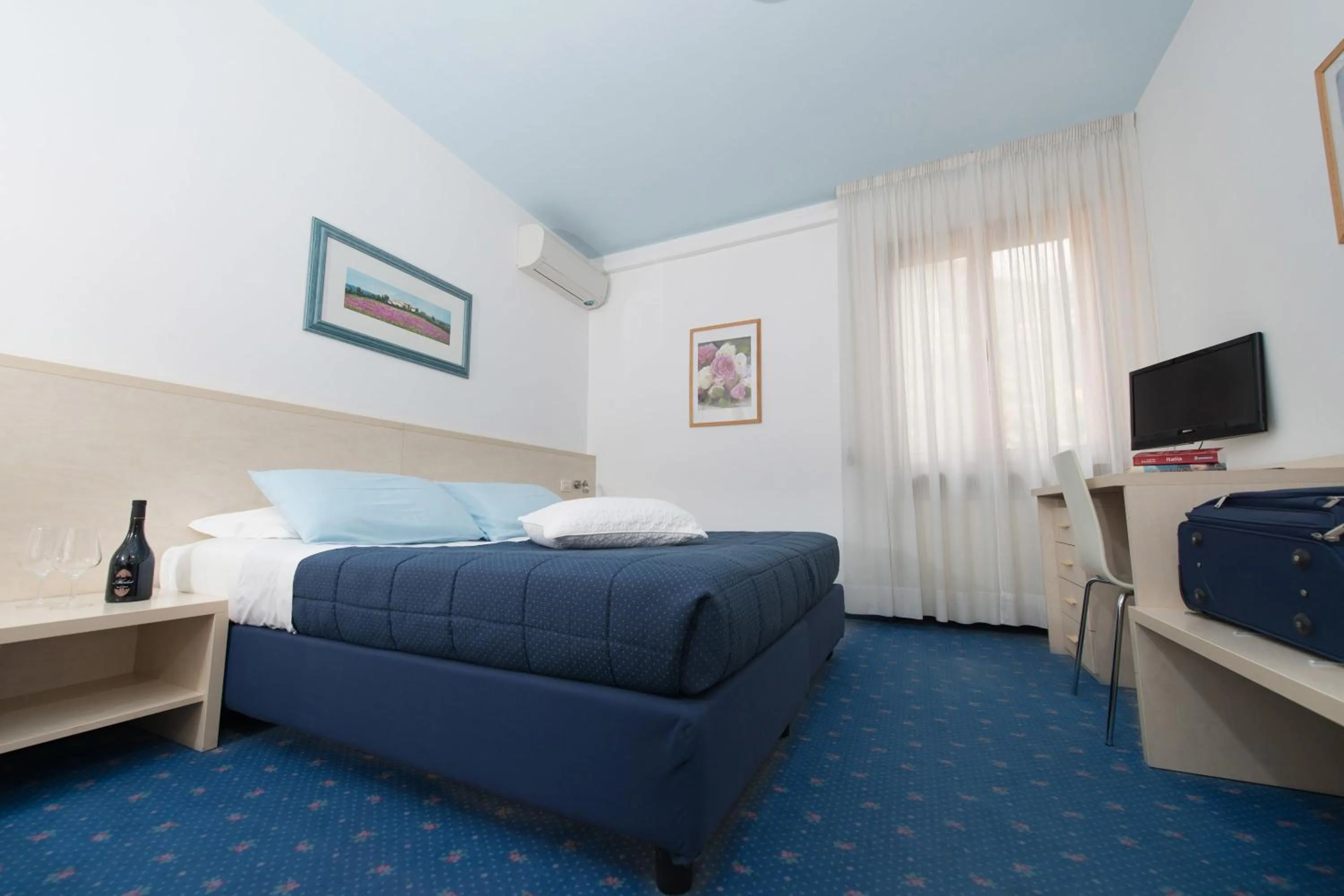 Photo of the whole room, Bed in Hotel Erika