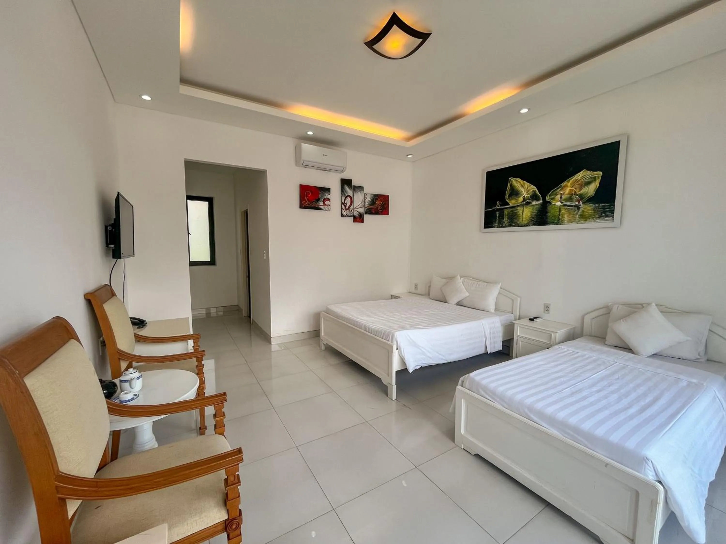 Photo of the whole room, Bed in Hawaii Resort Phu Quoc