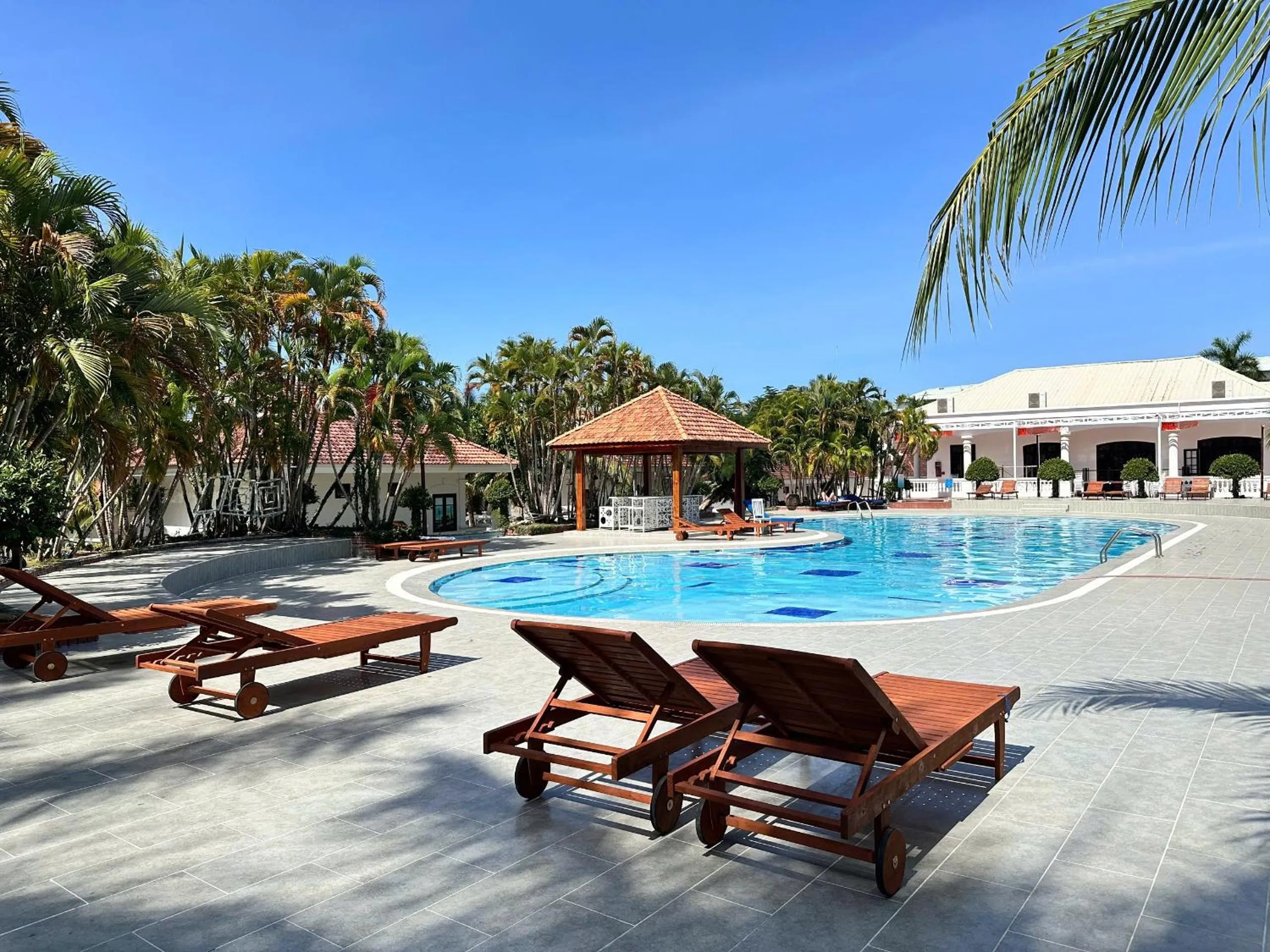 Swimming pool in Hawaii Resort Phu Quoc