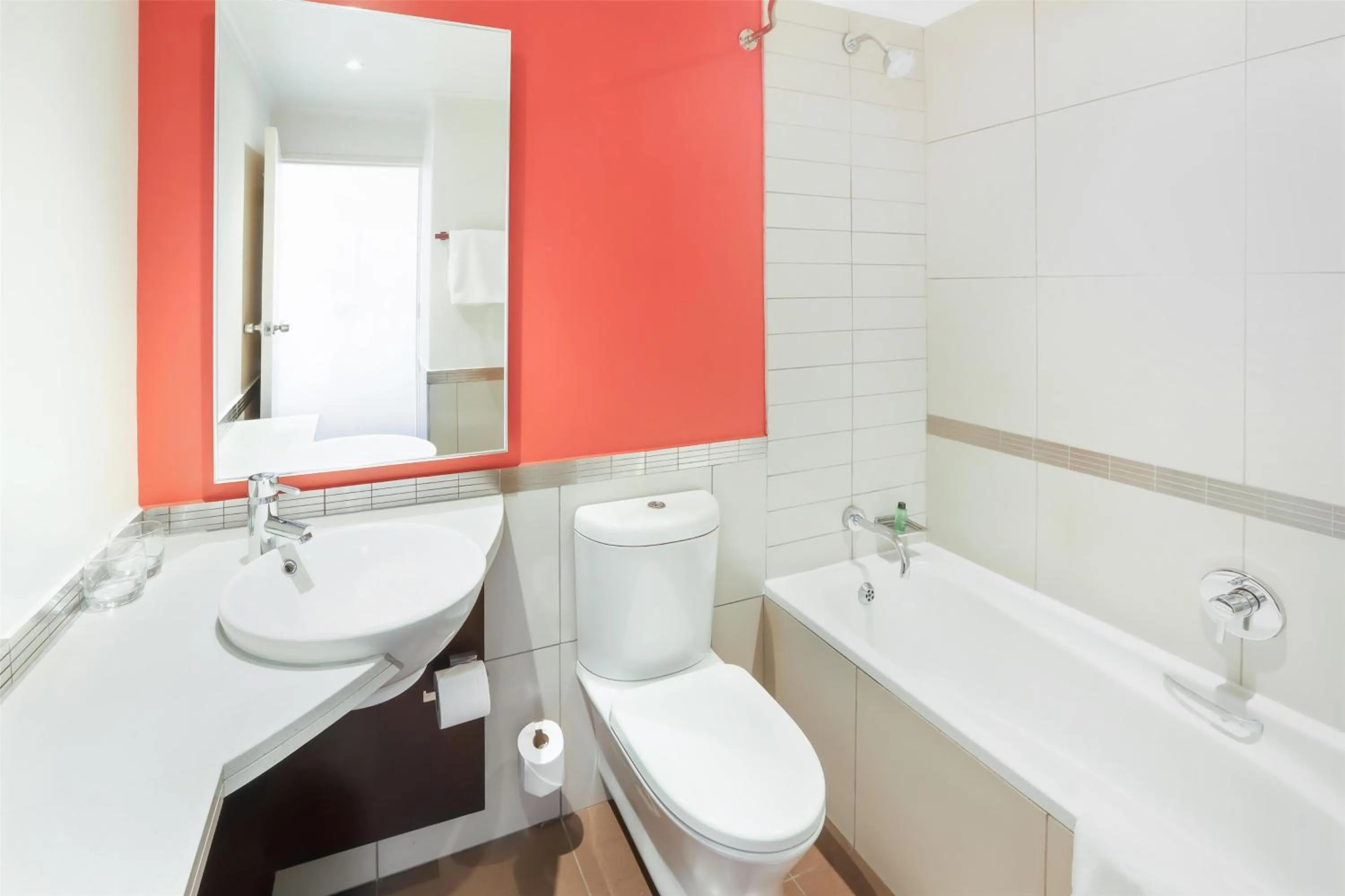 Bathroom in Garden Court Nelson Mandela Boulevard