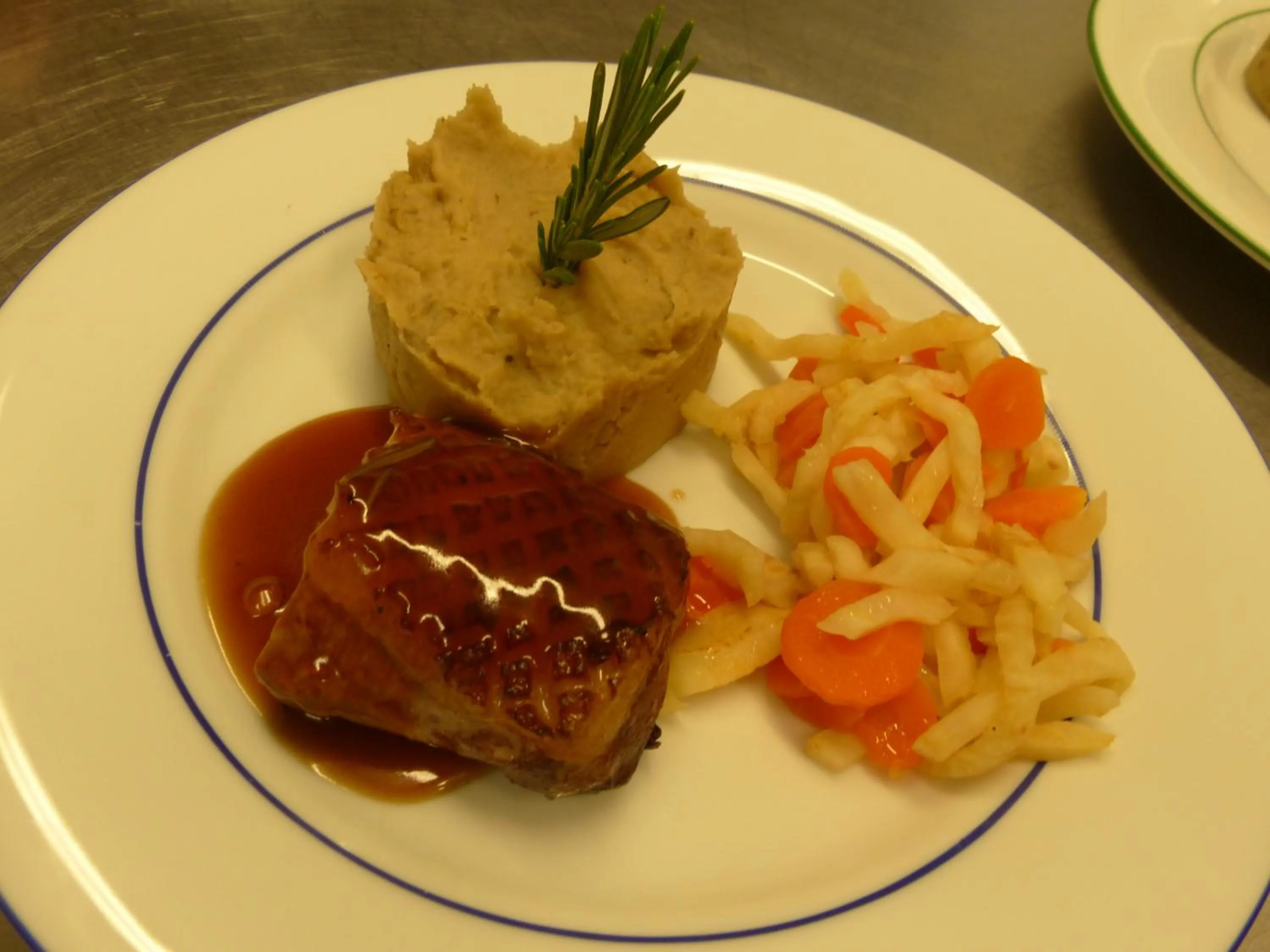 Restaurant/places to eat in Les Aveilles