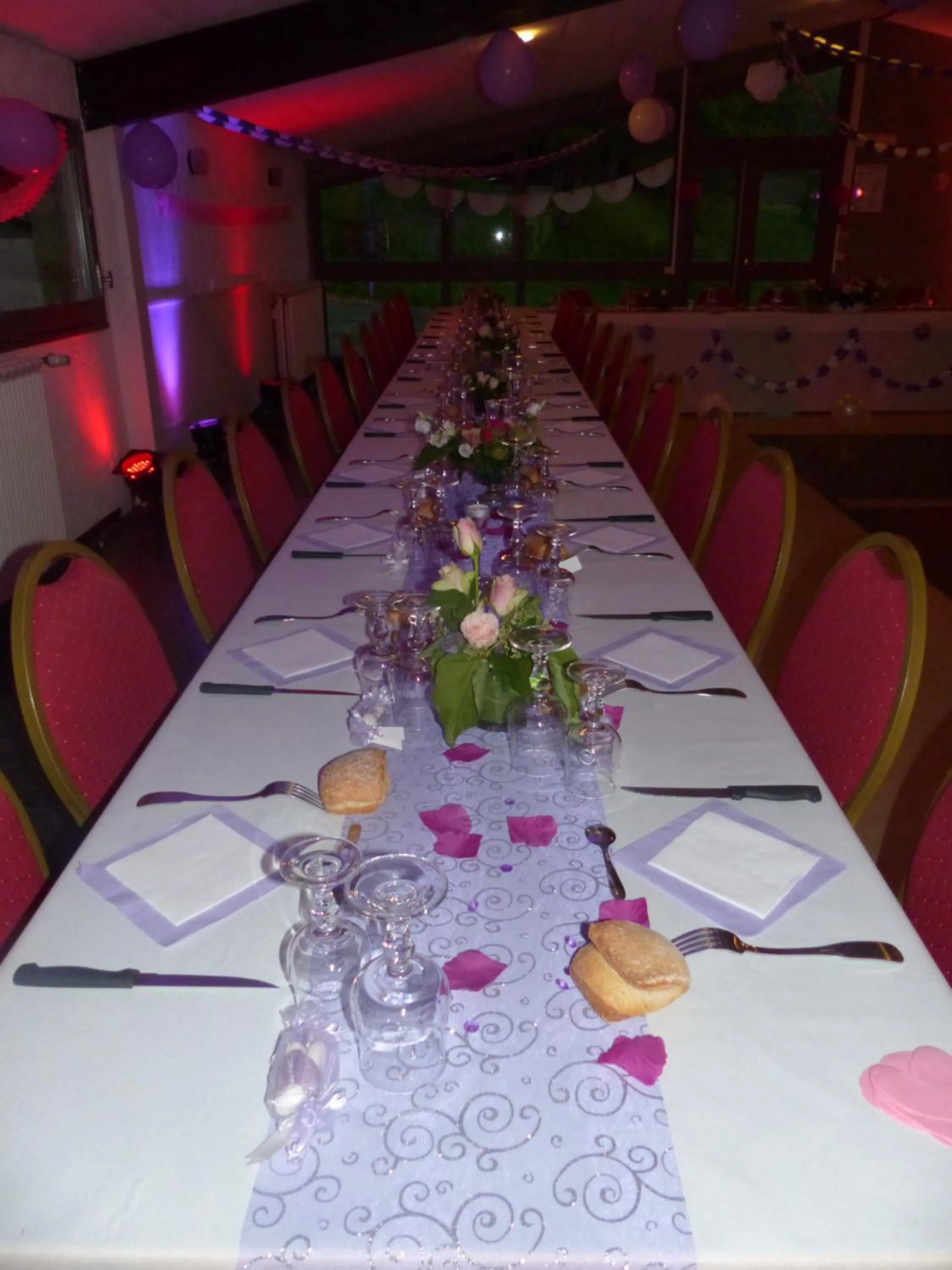 Restaurant/places to eat in Les Aveilles