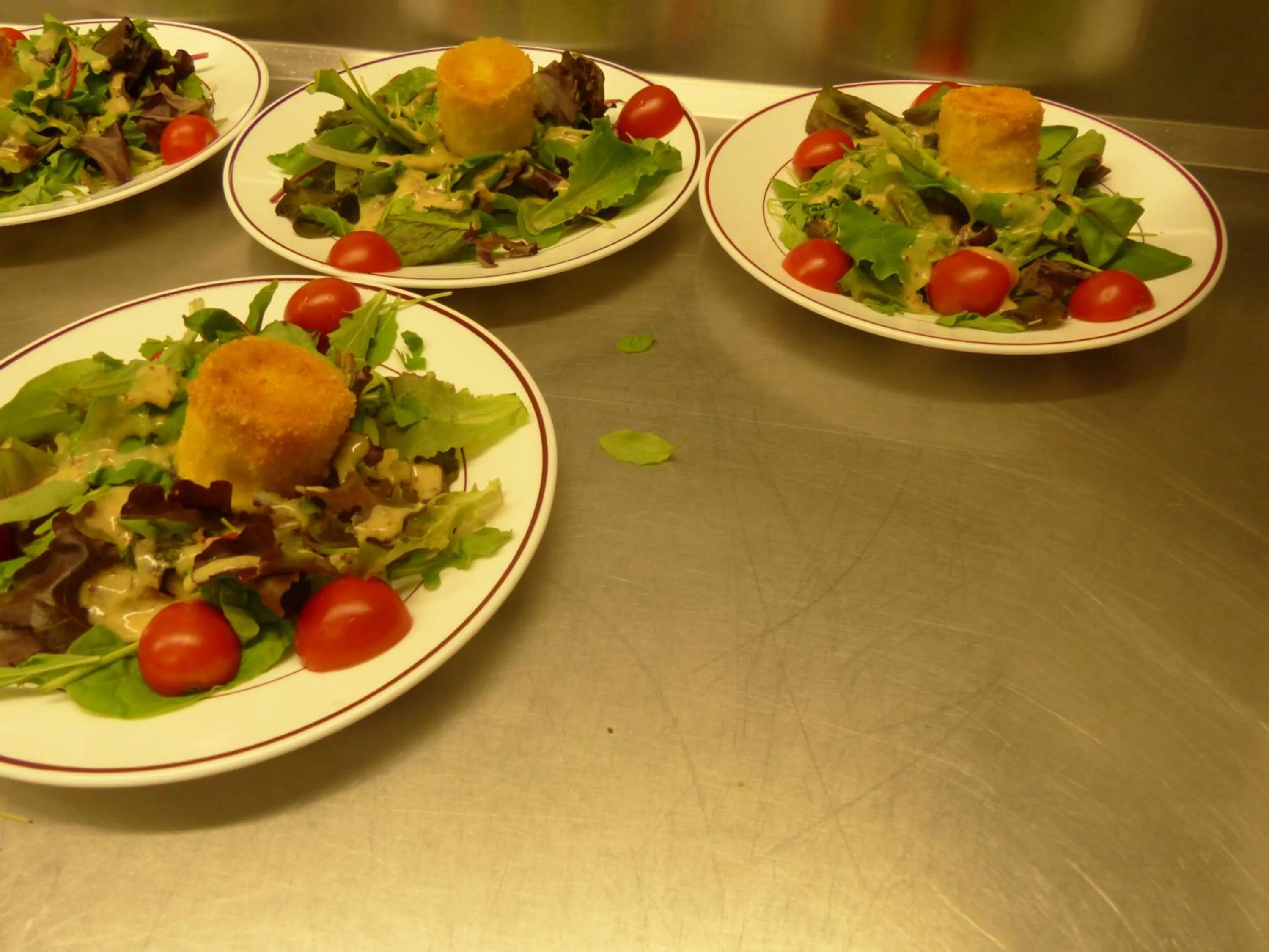 Restaurant/places to eat in Les Aveilles