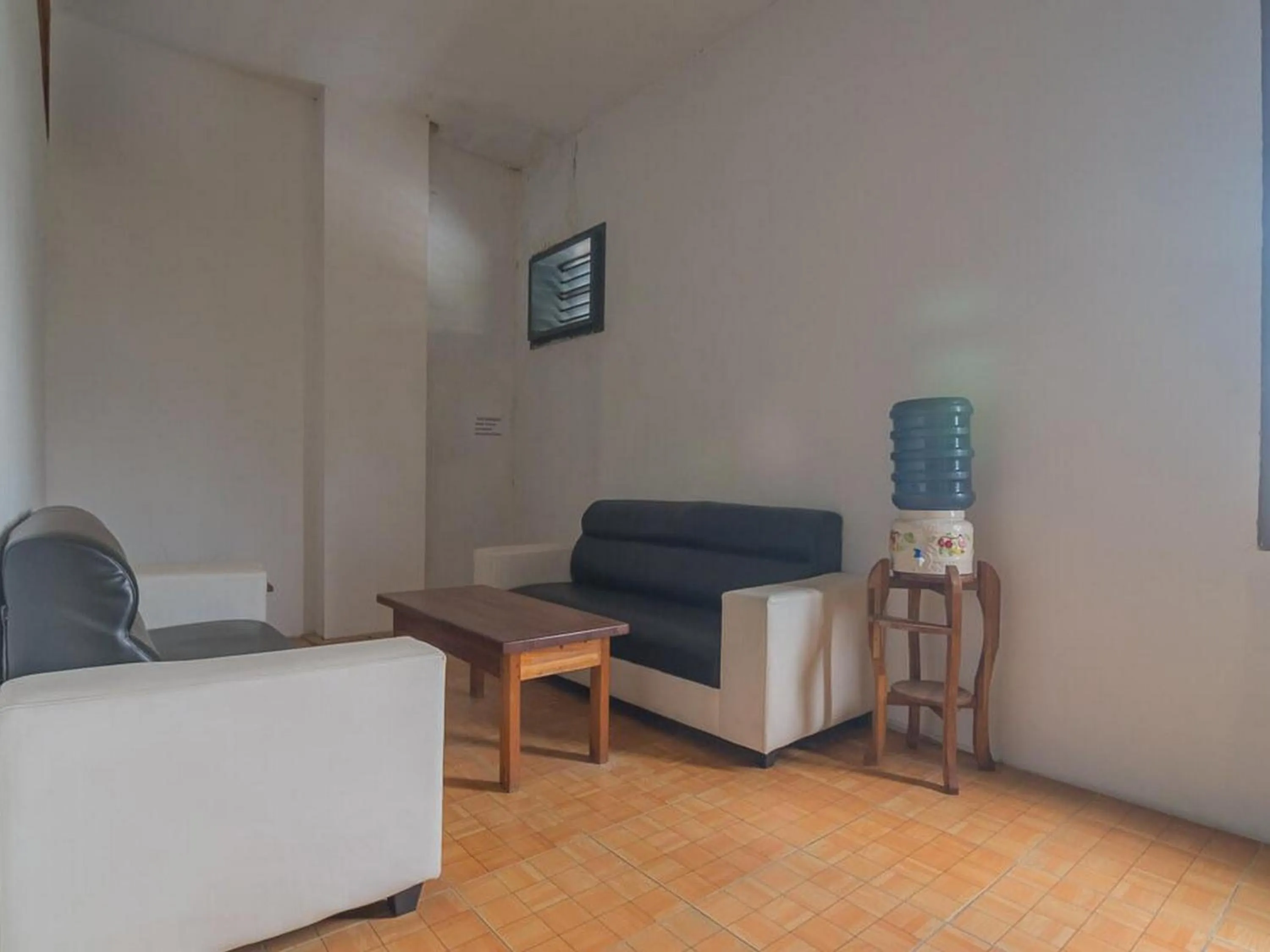 Seating area in RedDoorz near Gajah Mada Pontianak