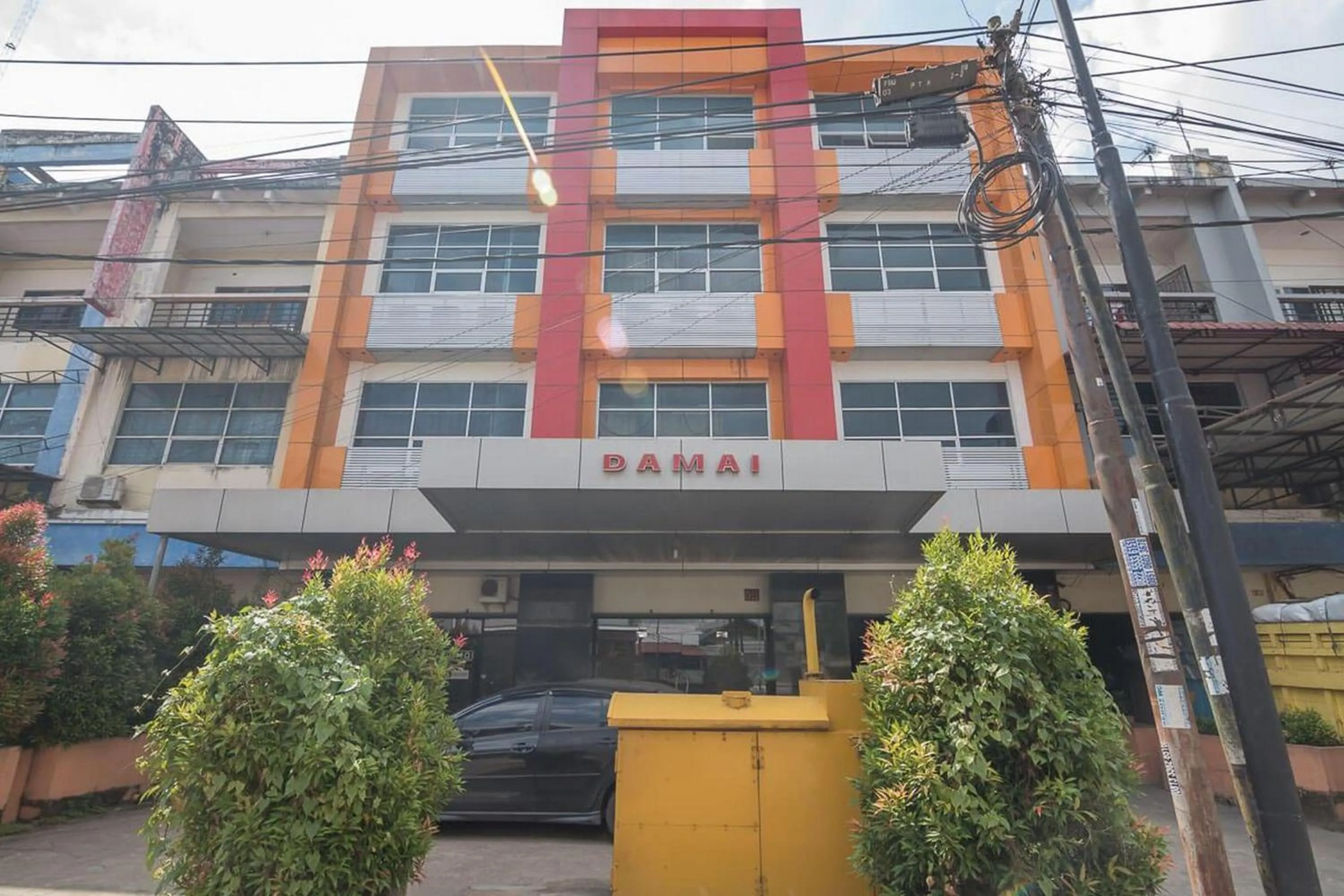 Facade/entrance in RedDoorz near Gajah Mada Pontianak