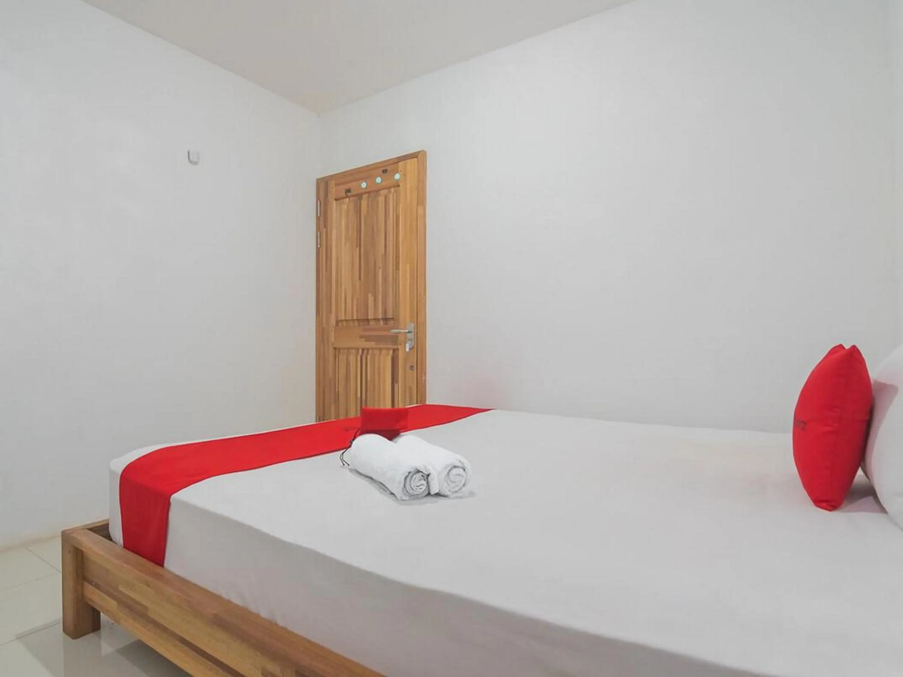 Bedroom, Bed in RedDoorz near Gajah Mada Pontianak
