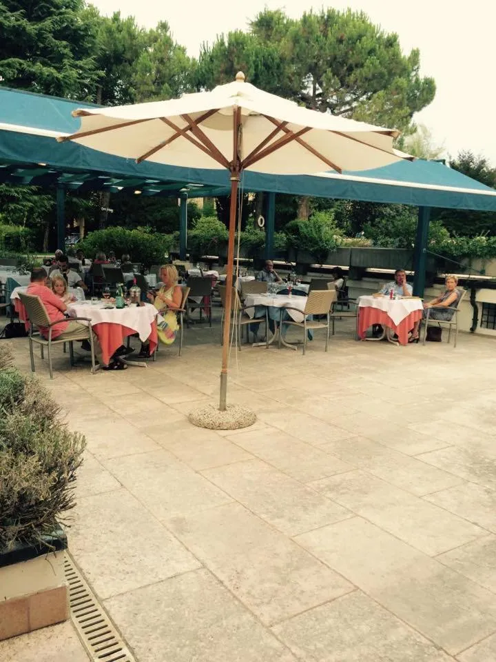 Restaurant/places to eat in Parc Hotel Casa Mia