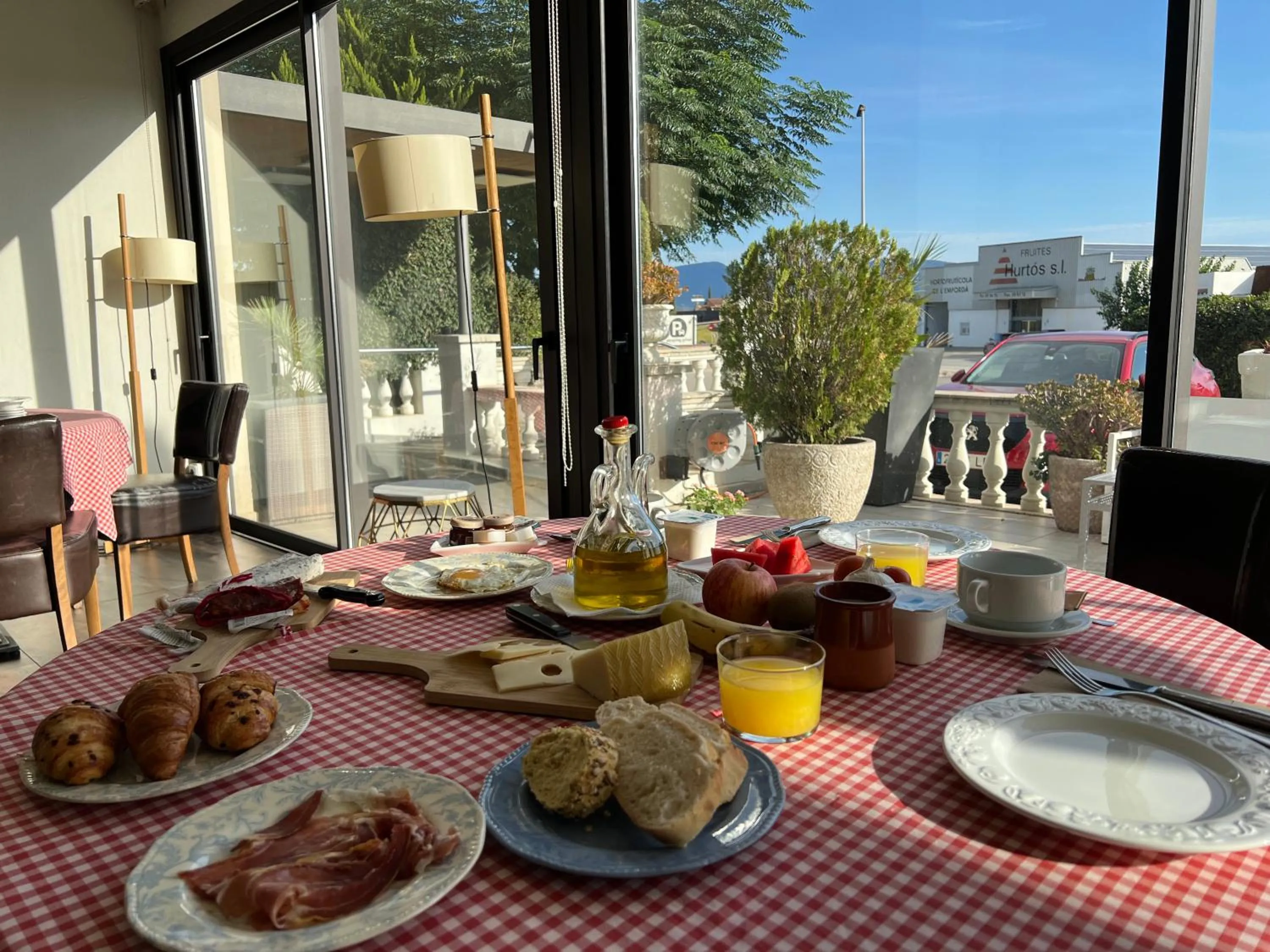 Dining area in Hotel & Restaurant Figueres Parc