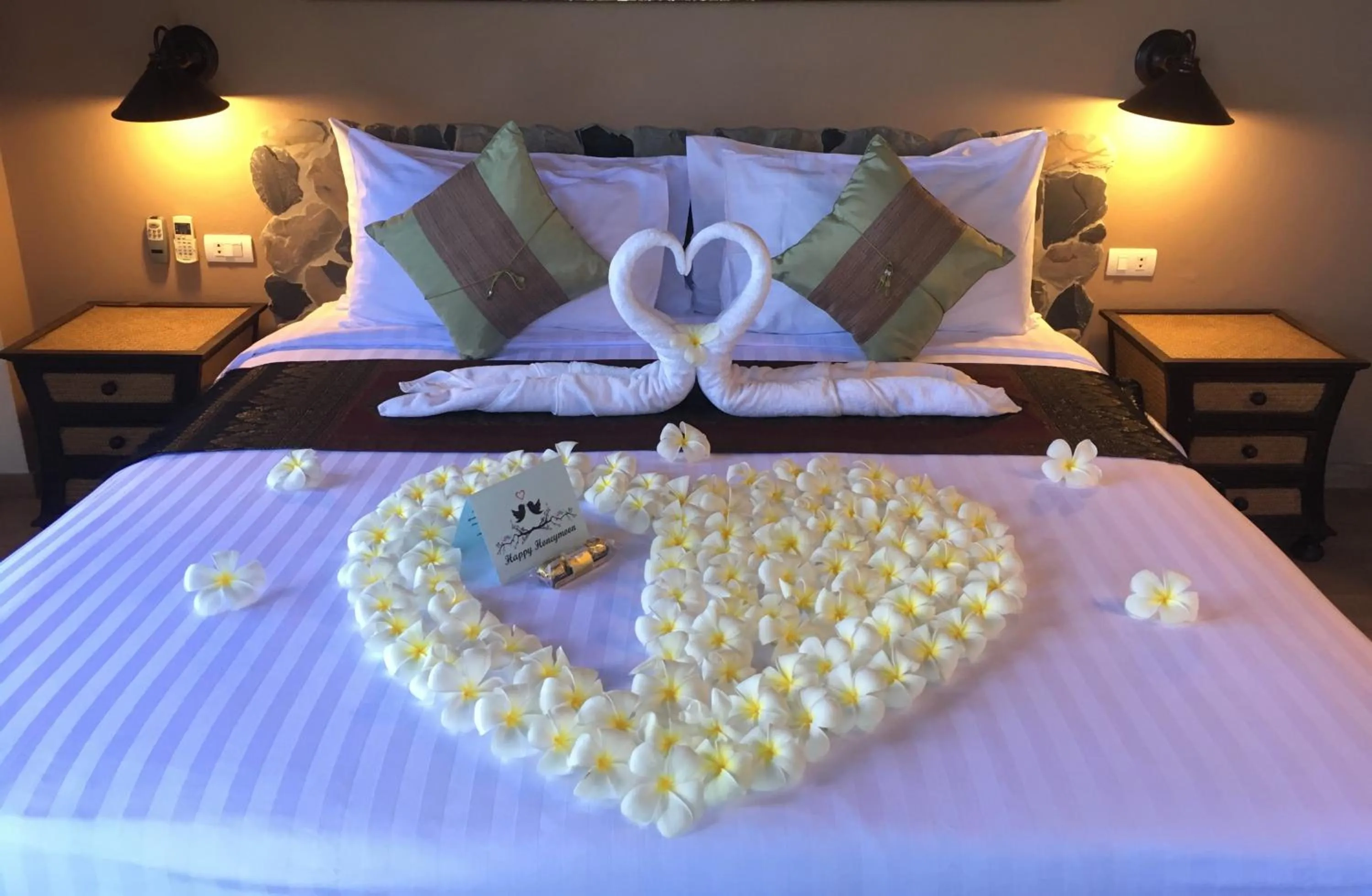 Bed in Koh Tao Heights Pool Villas