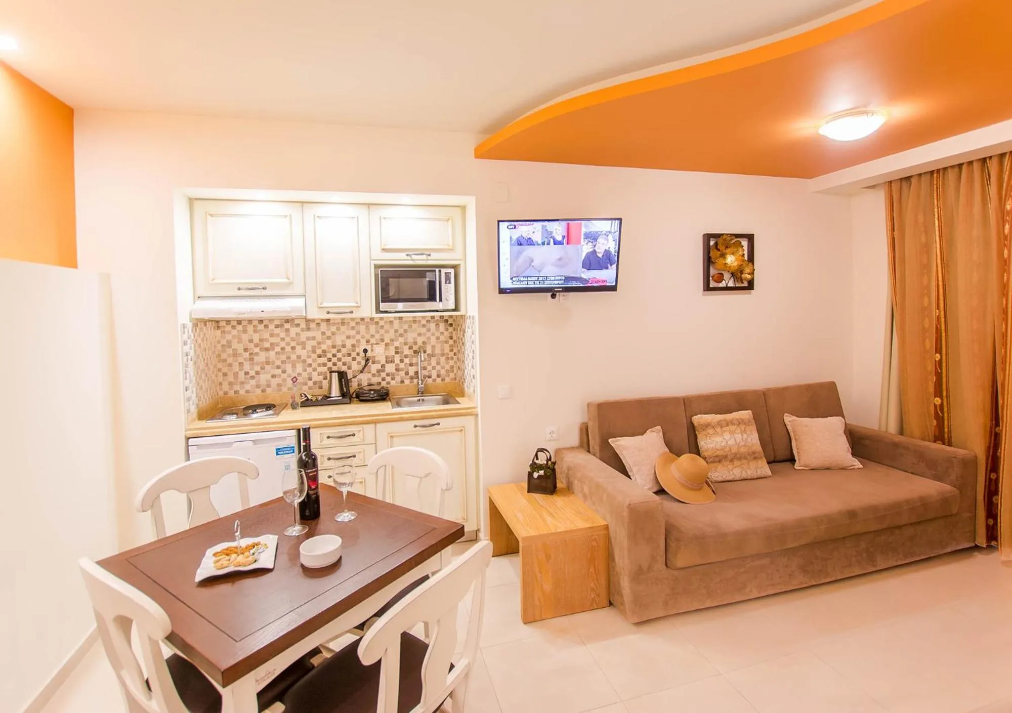 TV and multimedia in Camelot Royal Beds by Estia