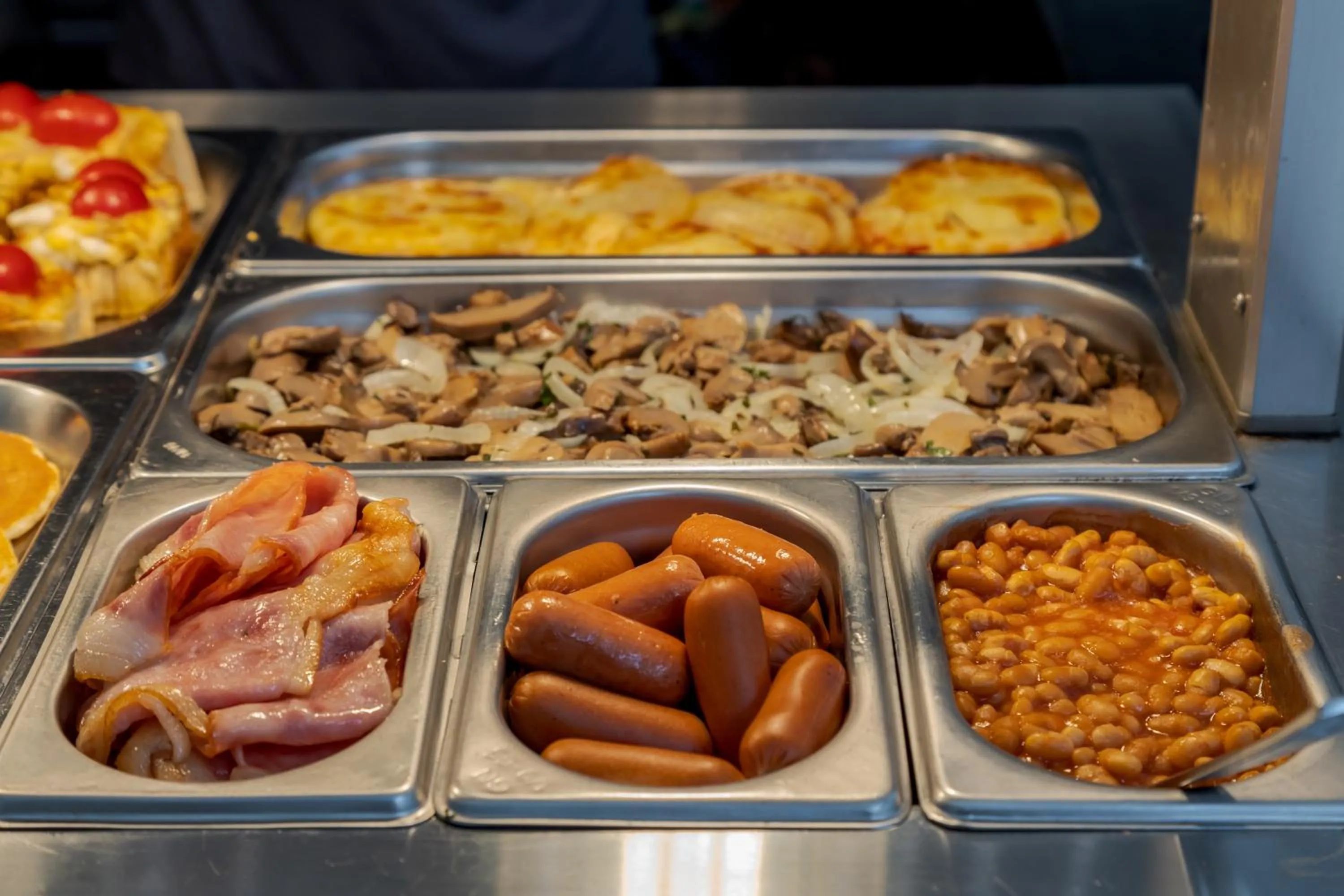 Food in Camelot Royal Beds by Estia