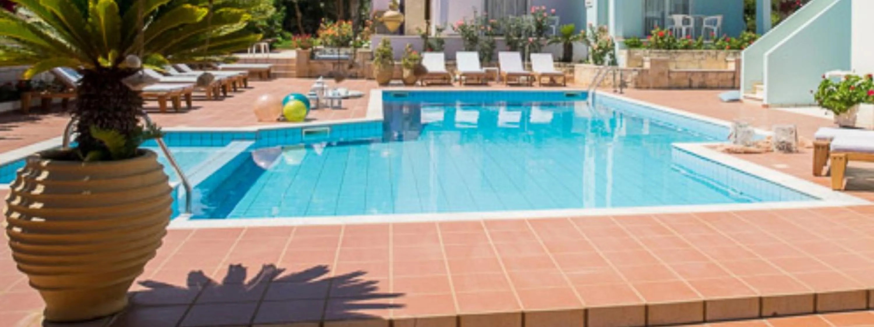 Swimming pool in Camelot Royal Beds by Estia