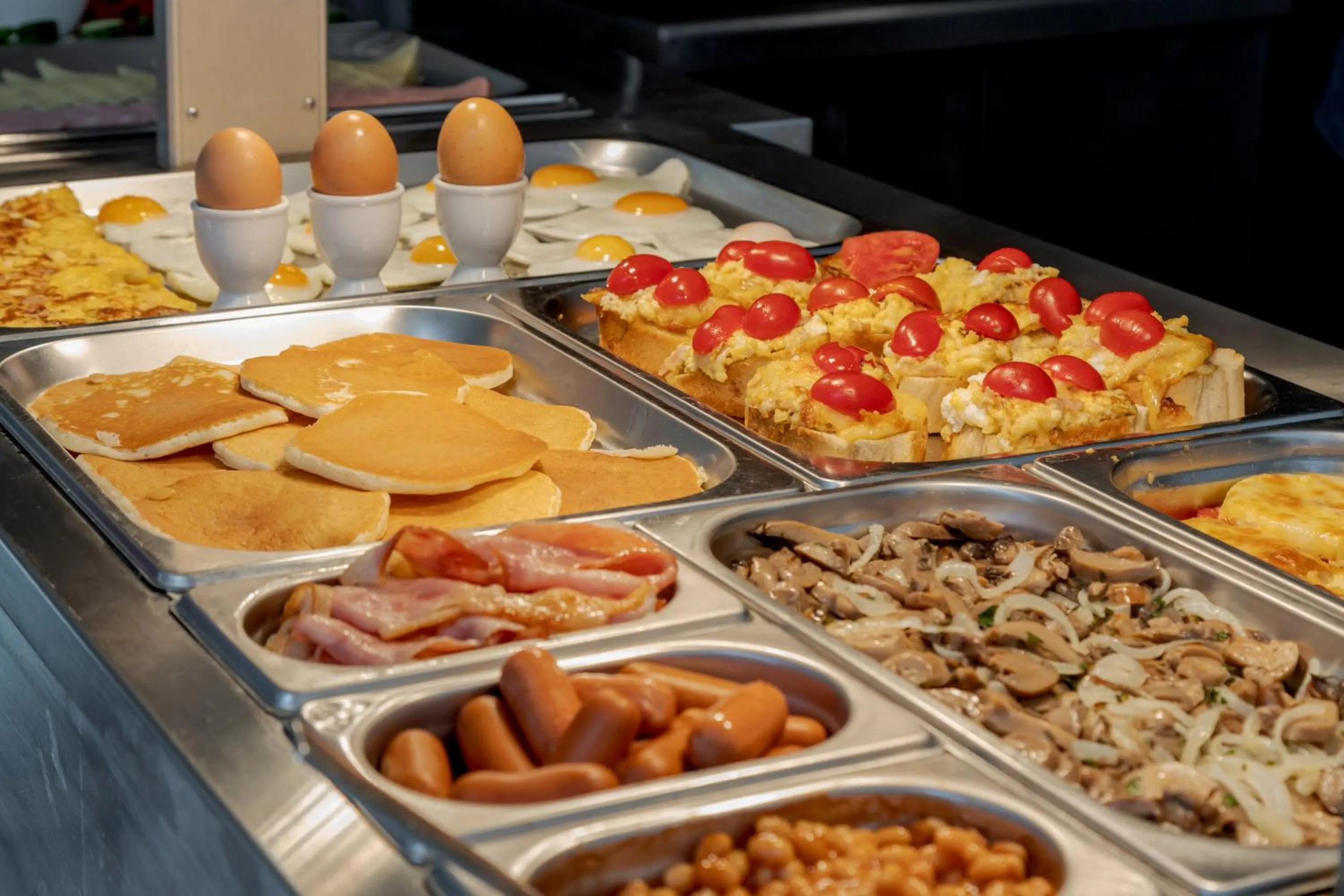 Restaurant/places to eat in Camelot Royal Beds by Estia