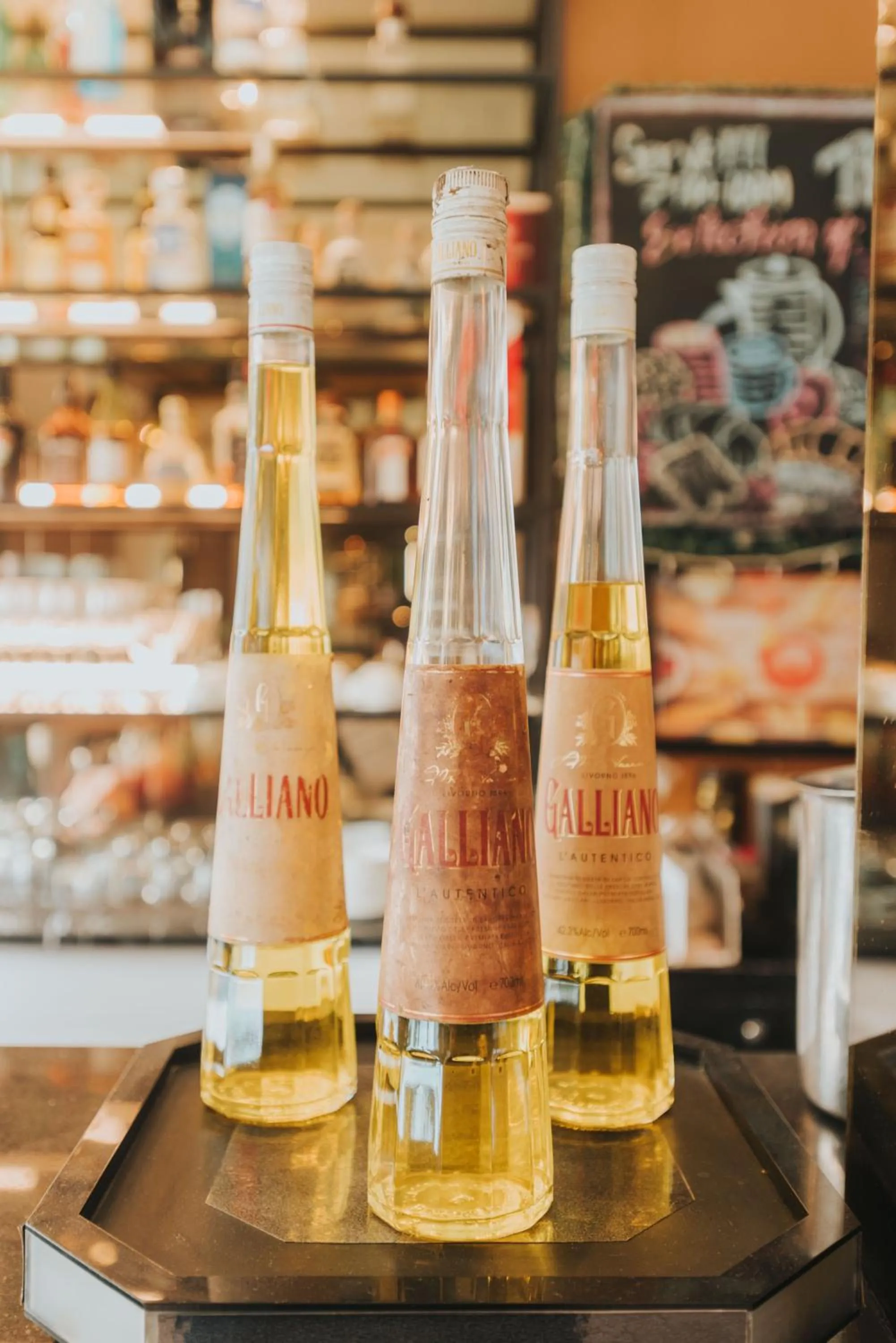 Restaurant/places to eat in SureStay Plus Hotel by Best Western AC LUXE Angeles City