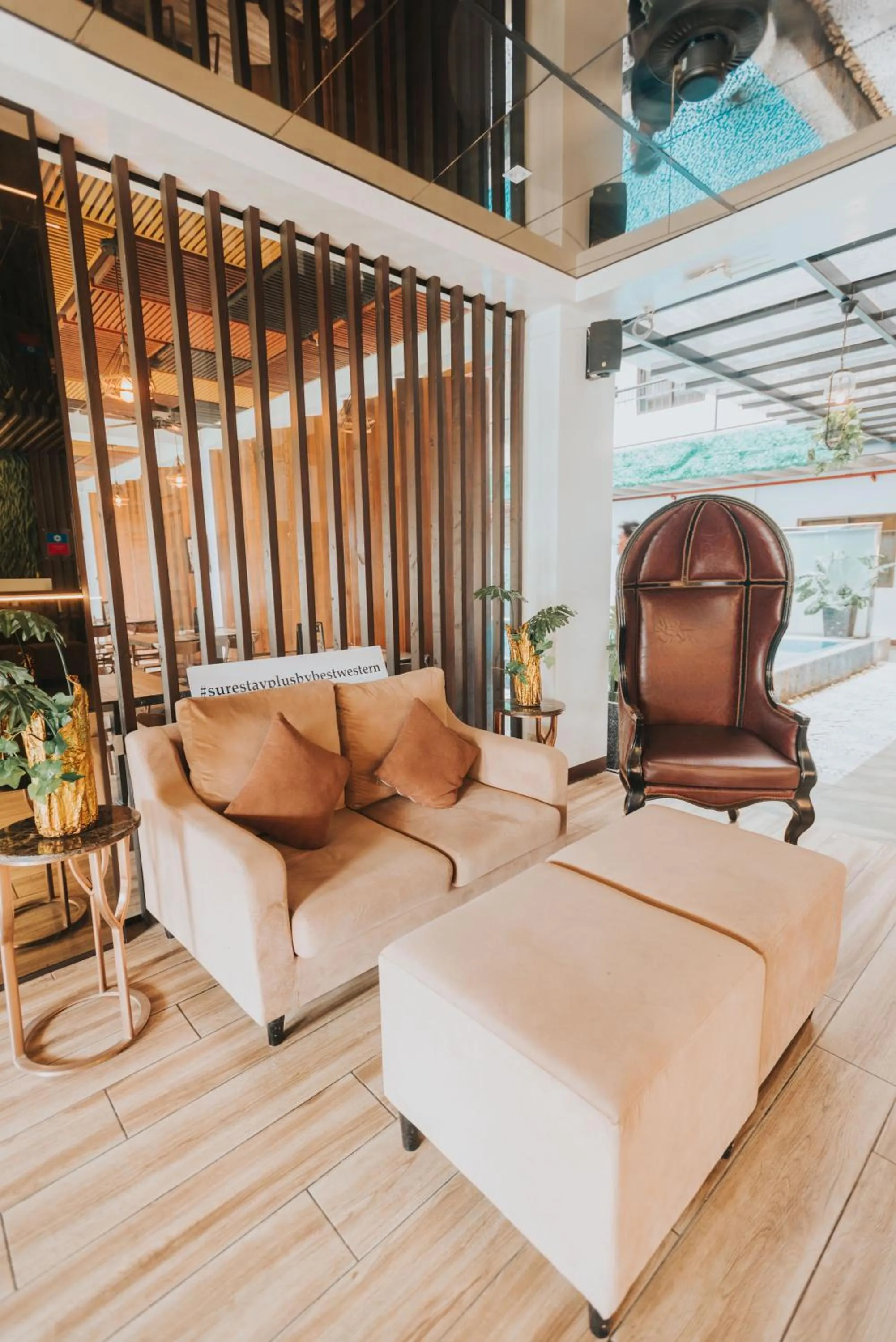 Lobby or reception in SureStay Plus Hotel by Best Western AC LUXE Angeles City