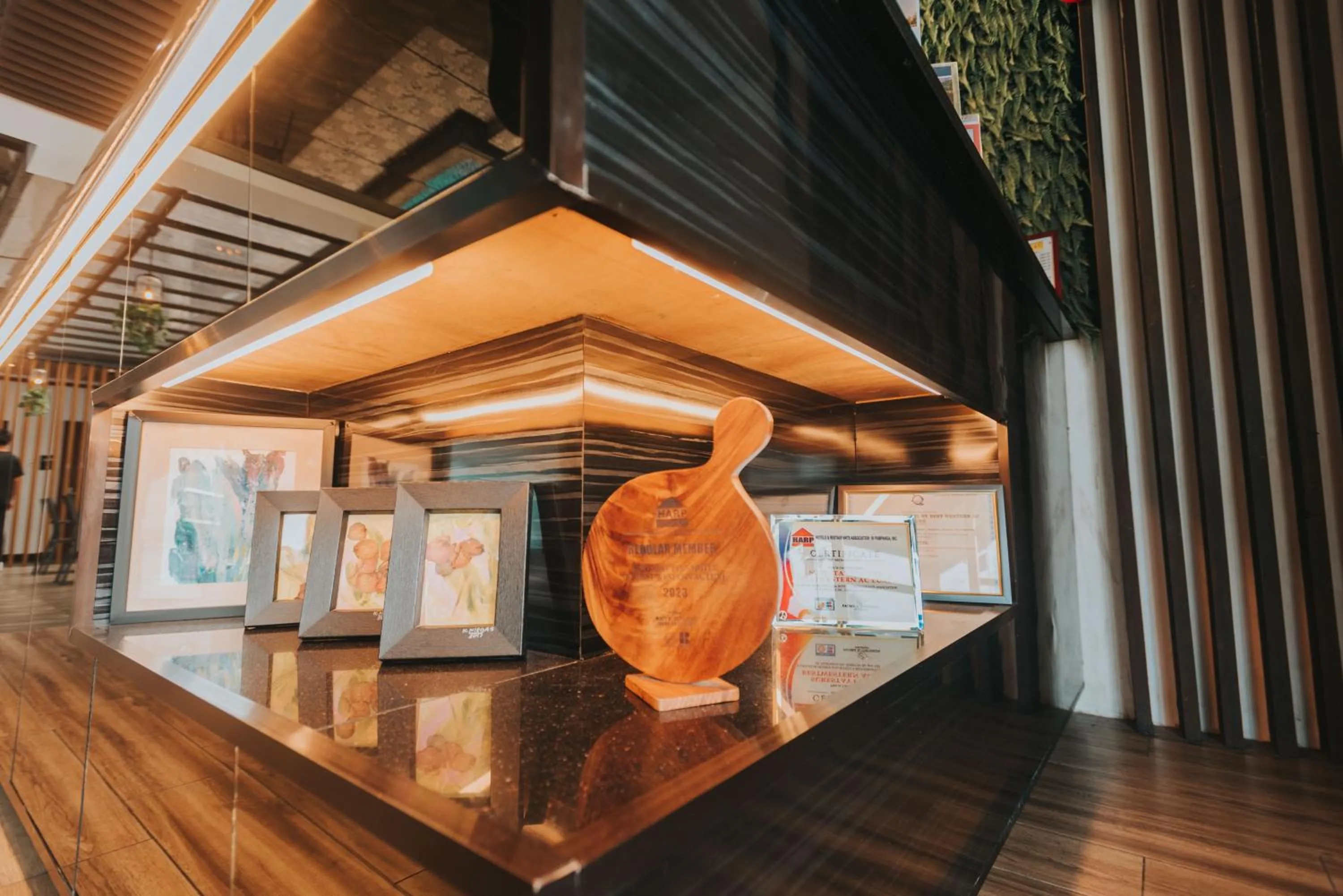 Lobby or reception in SureStay Plus Hotel by Best Western AC LUXE Angeles City