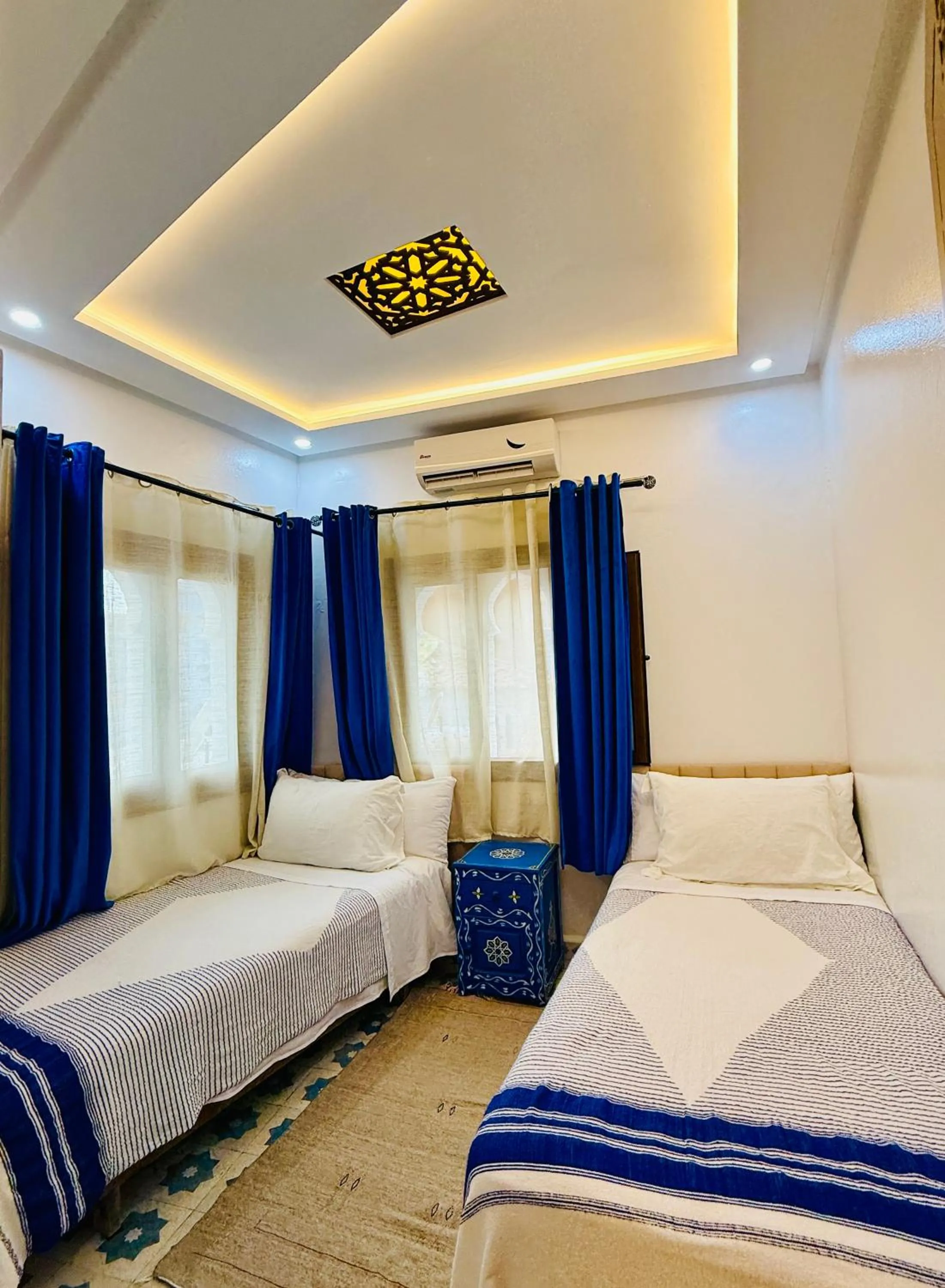 Twin Room with Shower in Hôtel Koutoubia