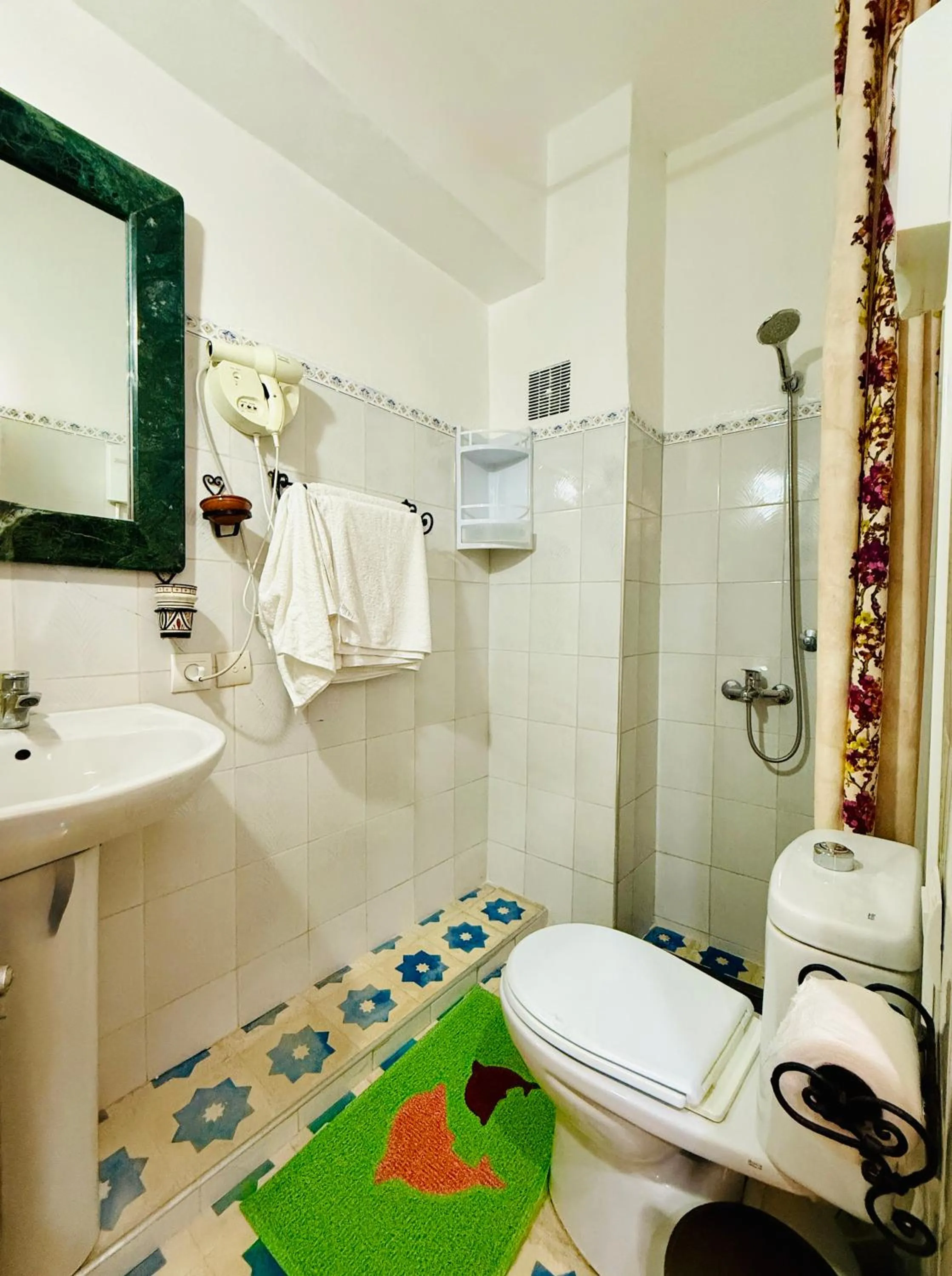 Shower in Hôtel Koutoubia