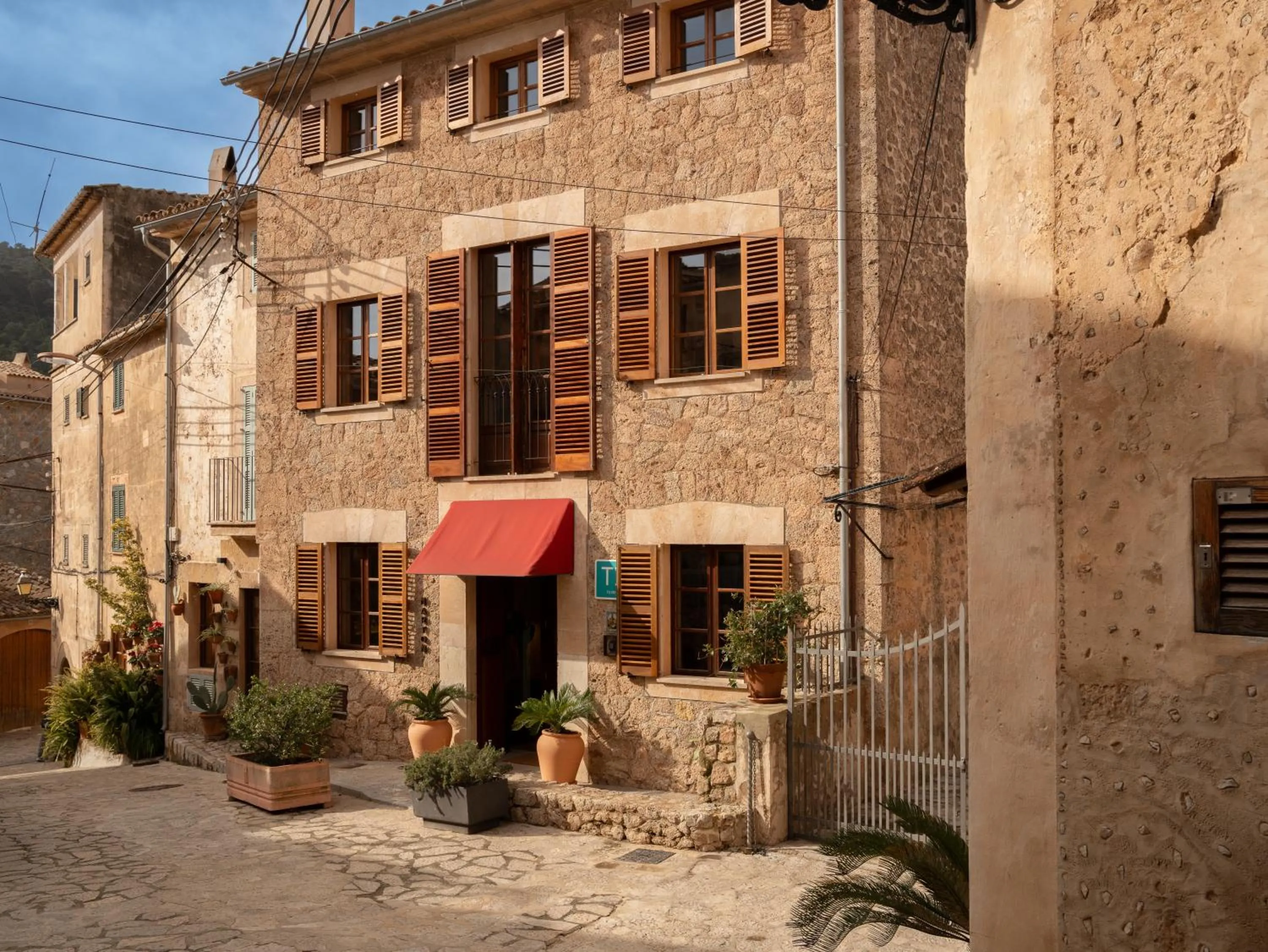 Property building in Marton Turisme de Interior