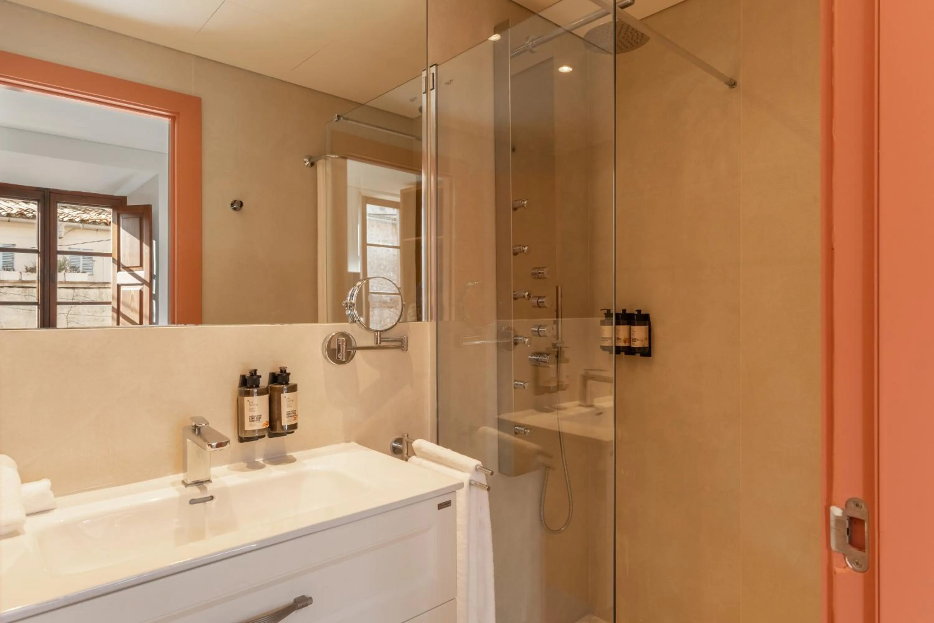 Shower in Marton Turisme de Interior