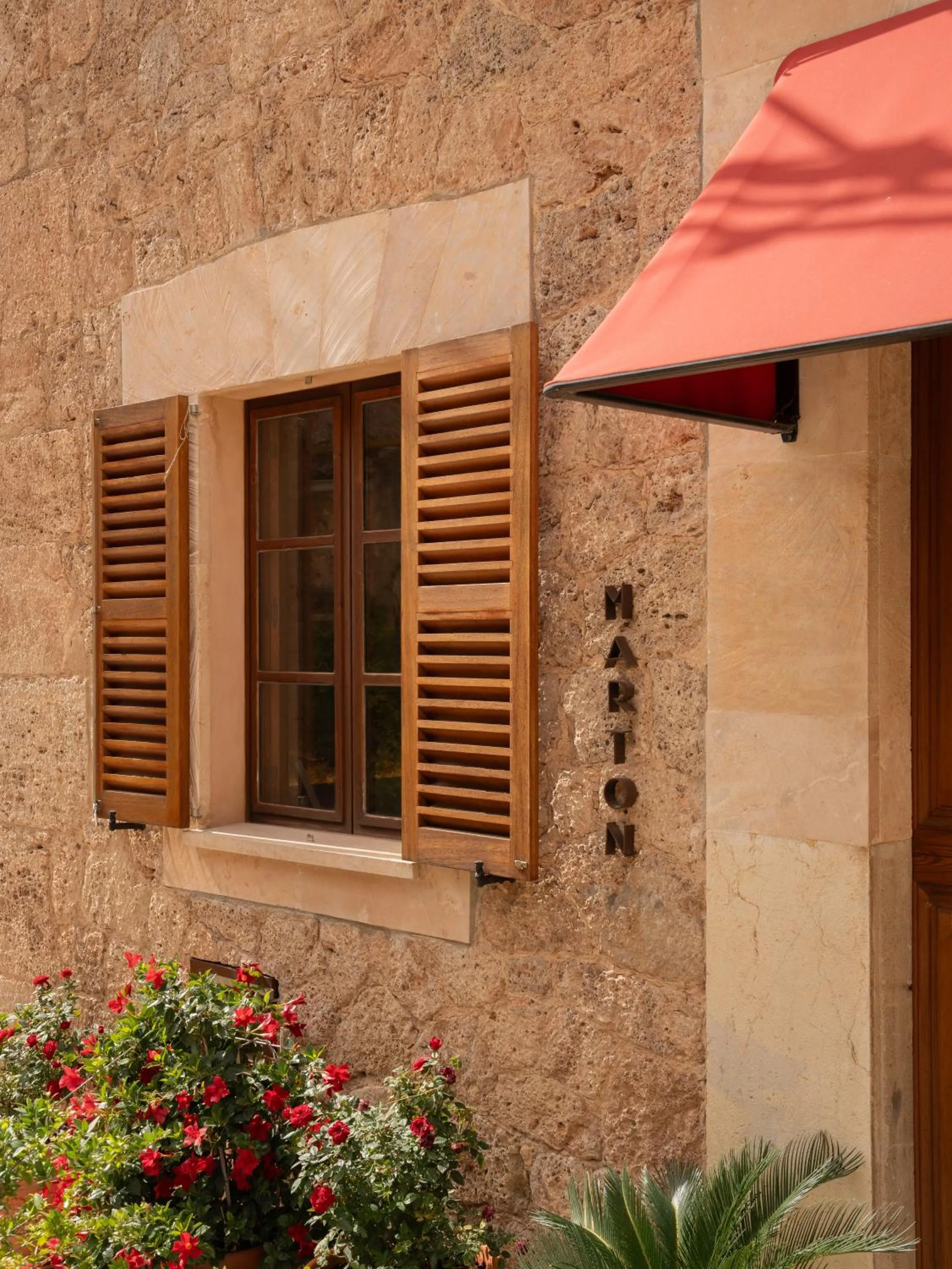 Property building in Marton Turisme de Interior