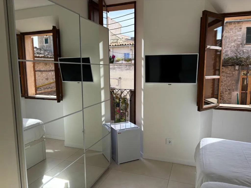 Twin Room with City View in Marton Turisme de Interior