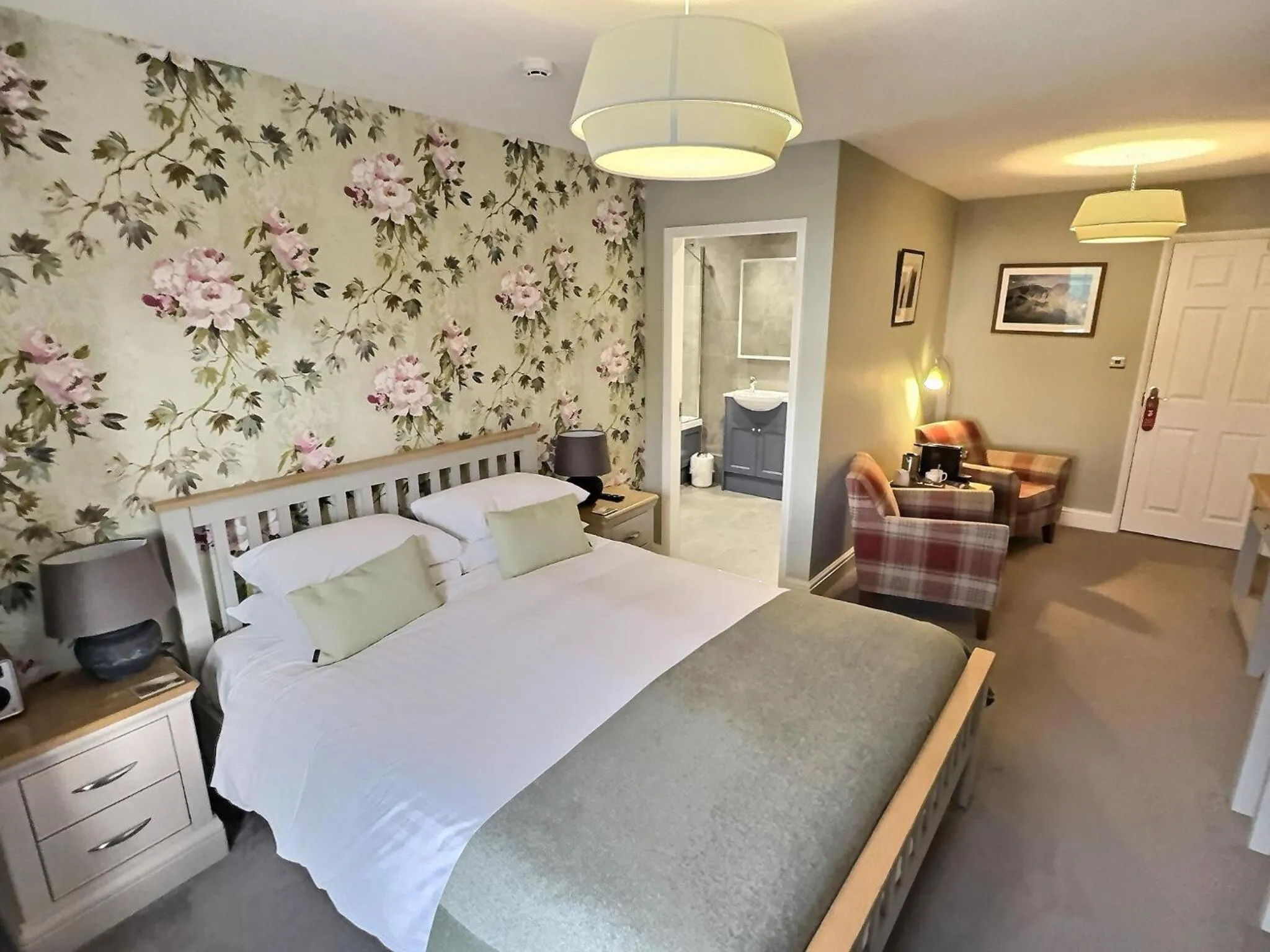 Bed in Three Shires Inn