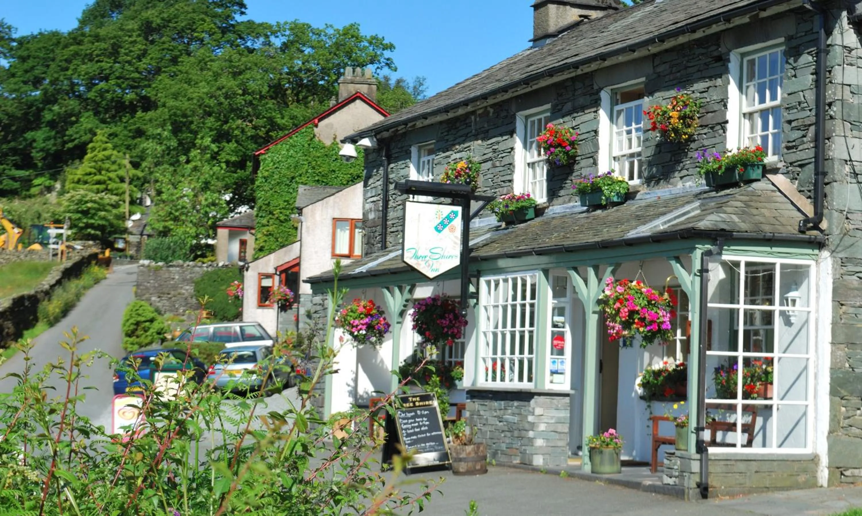 Facade/entrance in Three Shires Inn