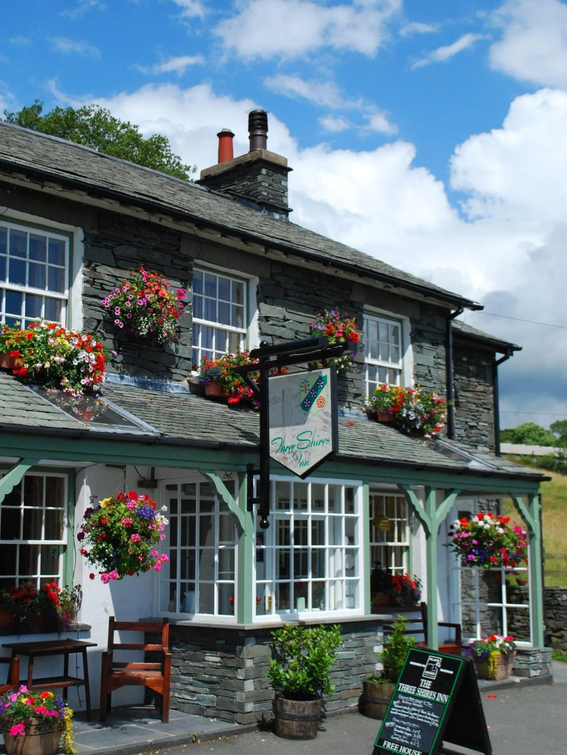 Facade/entrance in Three Shires Inn