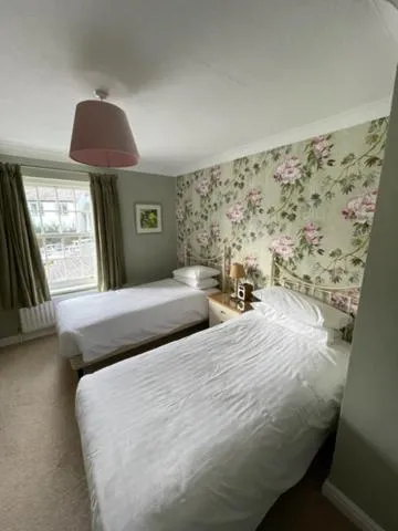 Bed in Three Shires Inn