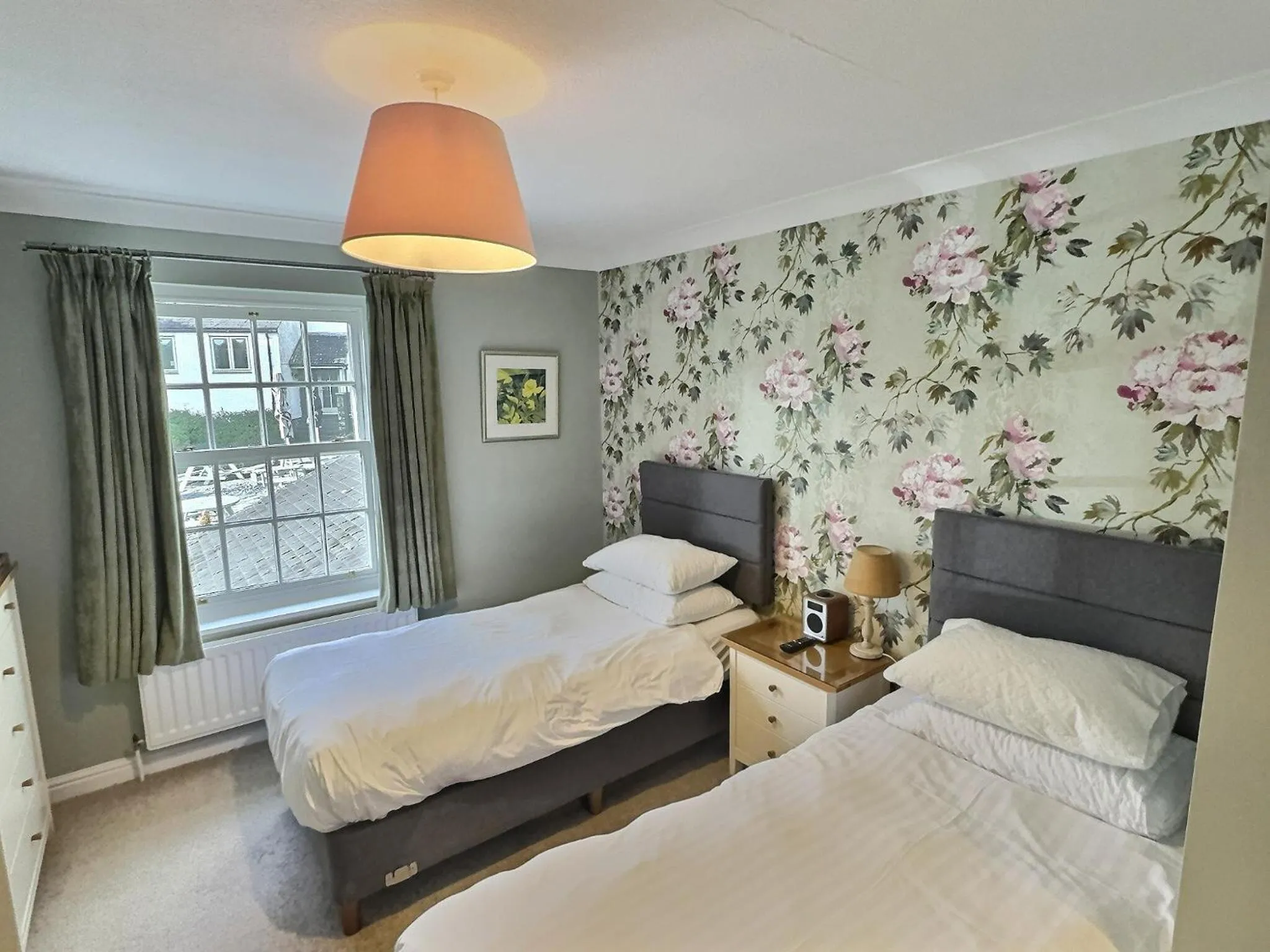 Bed in Three Shires Inn