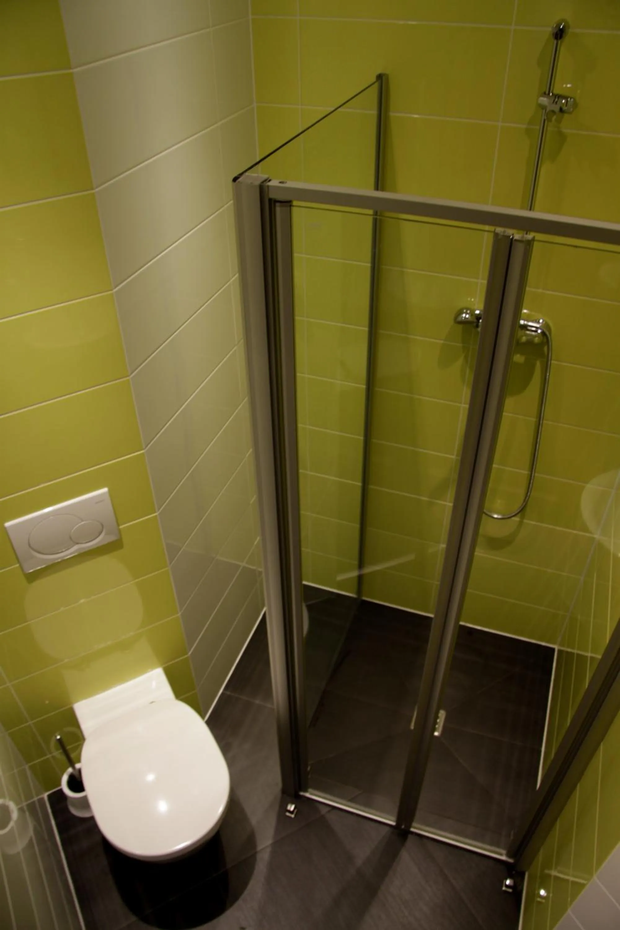 Shower in Greg&Tom Party Hostel