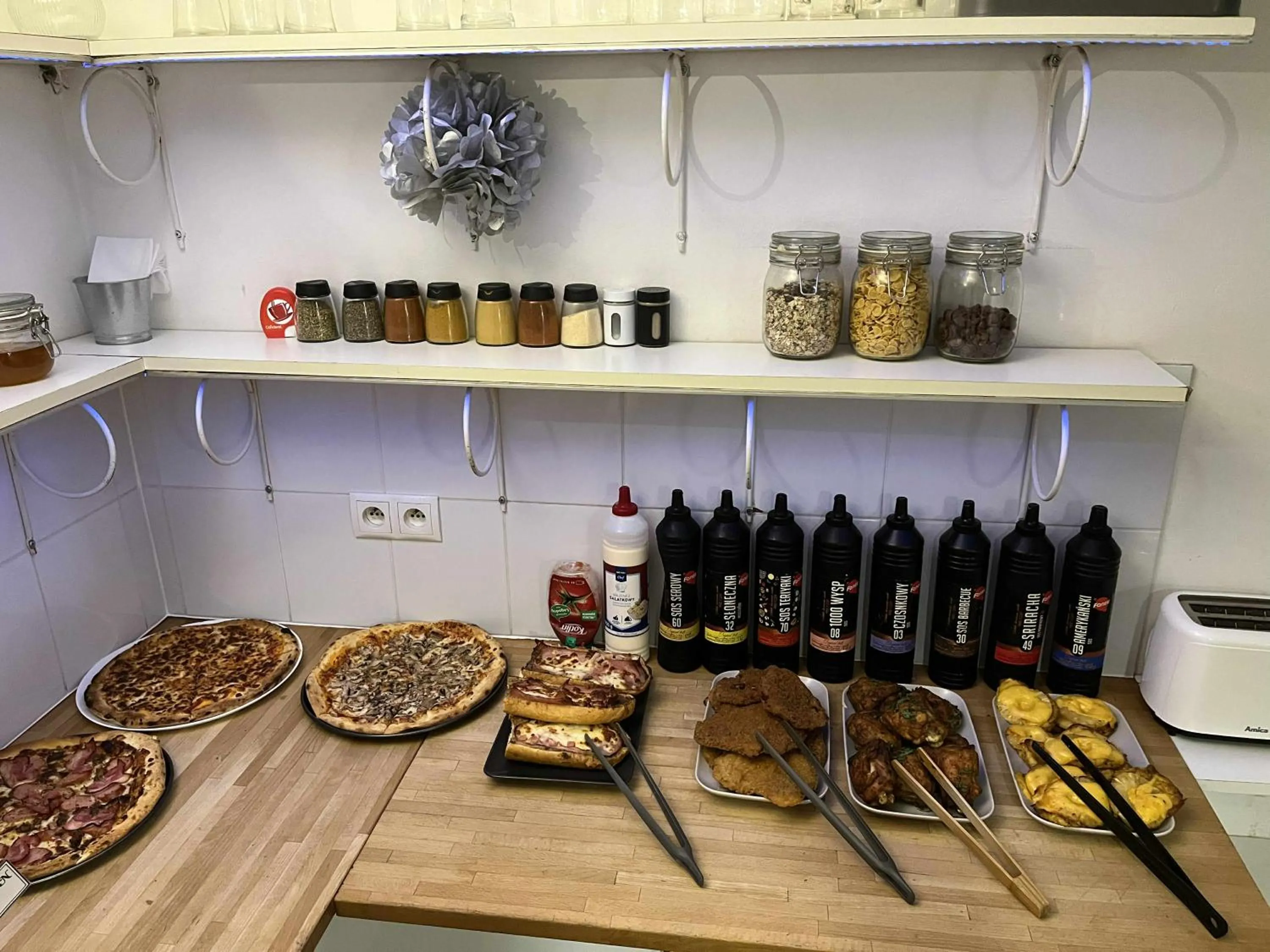 Breakfast in Greg&Tom Party Hostel