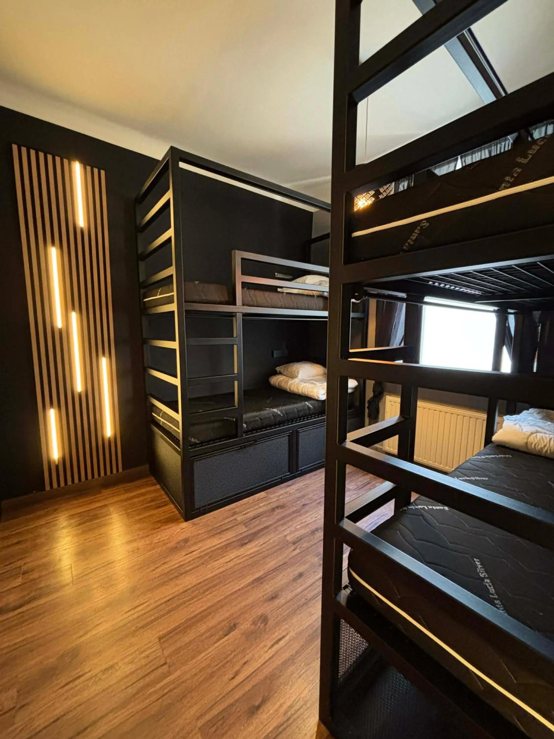 Bed in Greg&Tom Party Hostel