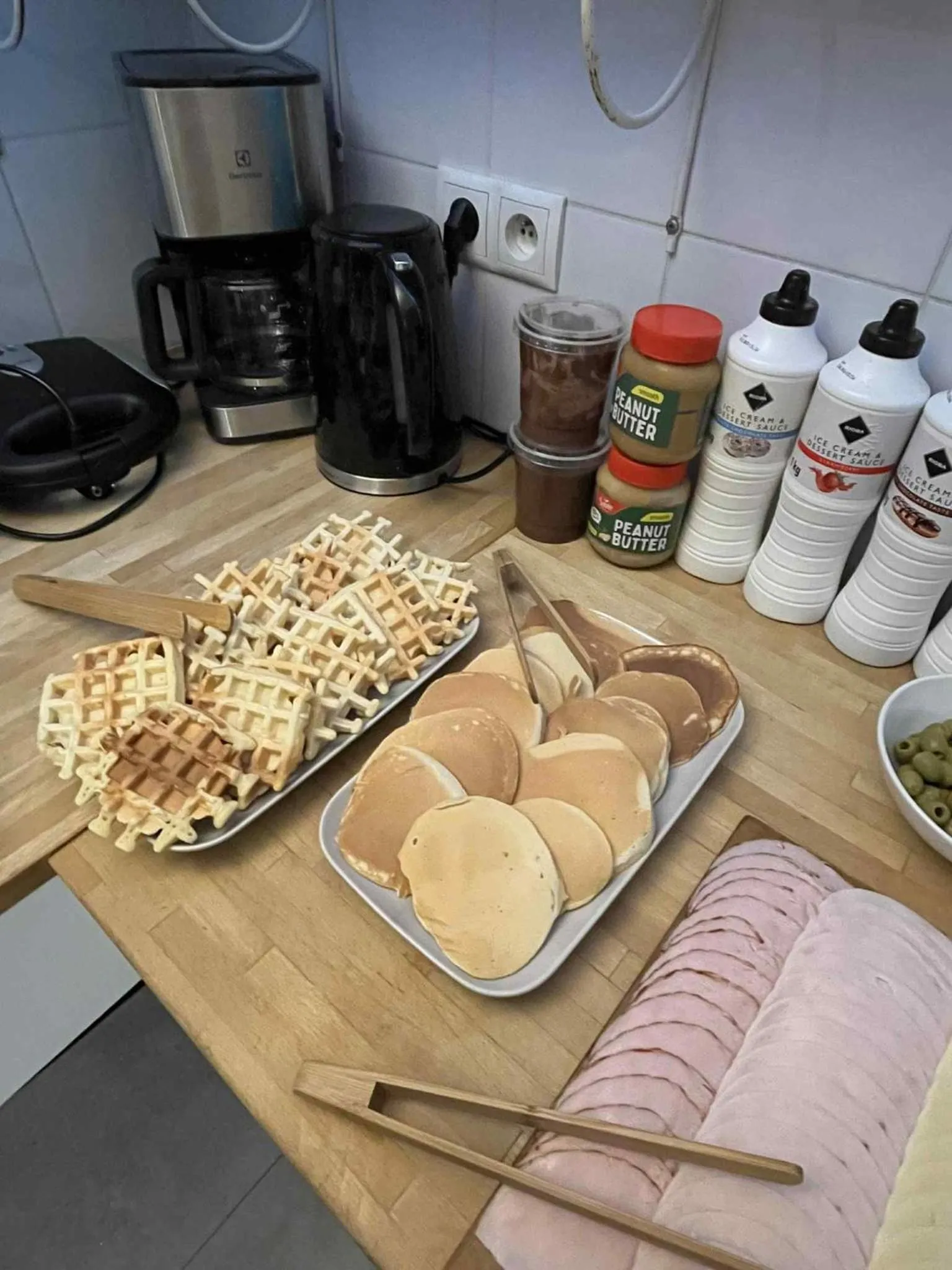 Breakfast in Greg&Tom Party Hostel