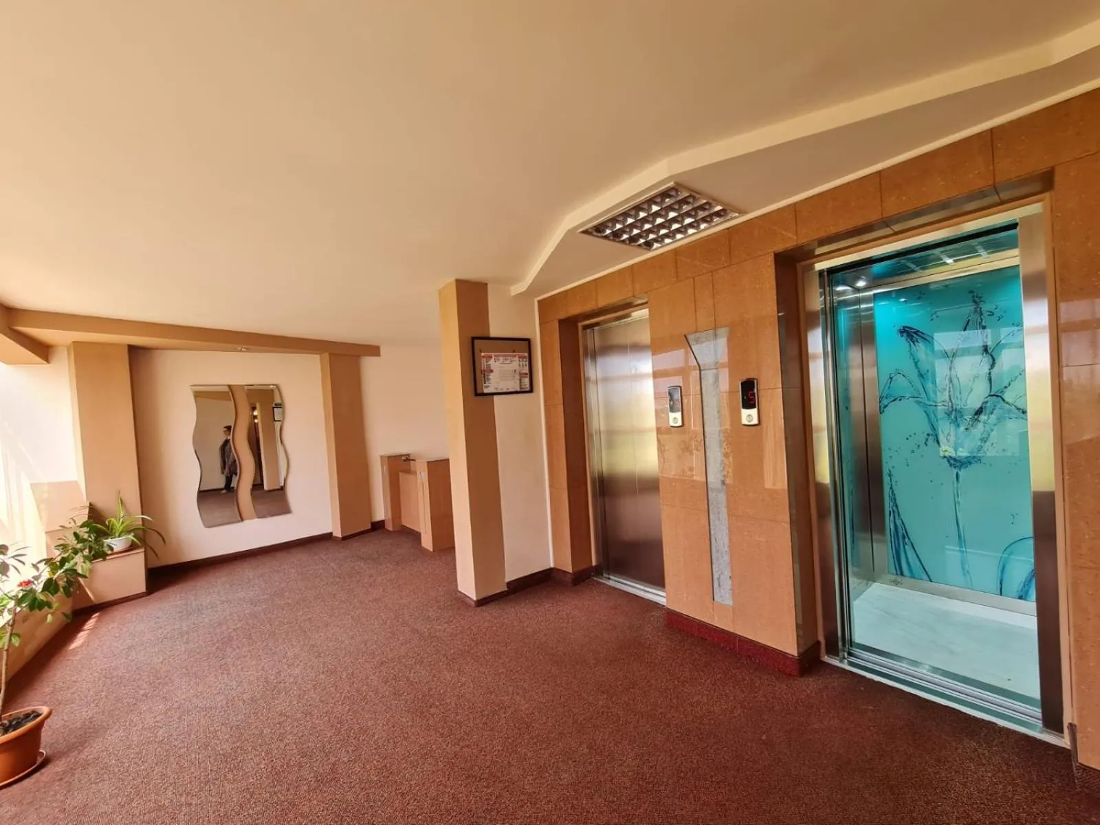 elevator in Hotel Sunquest