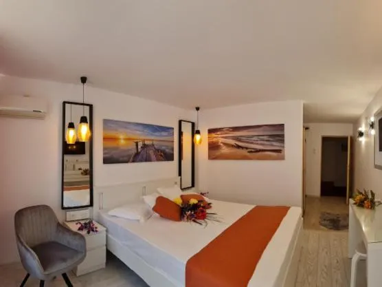 Photo of the whole room, Bed in Hotel Sunquest