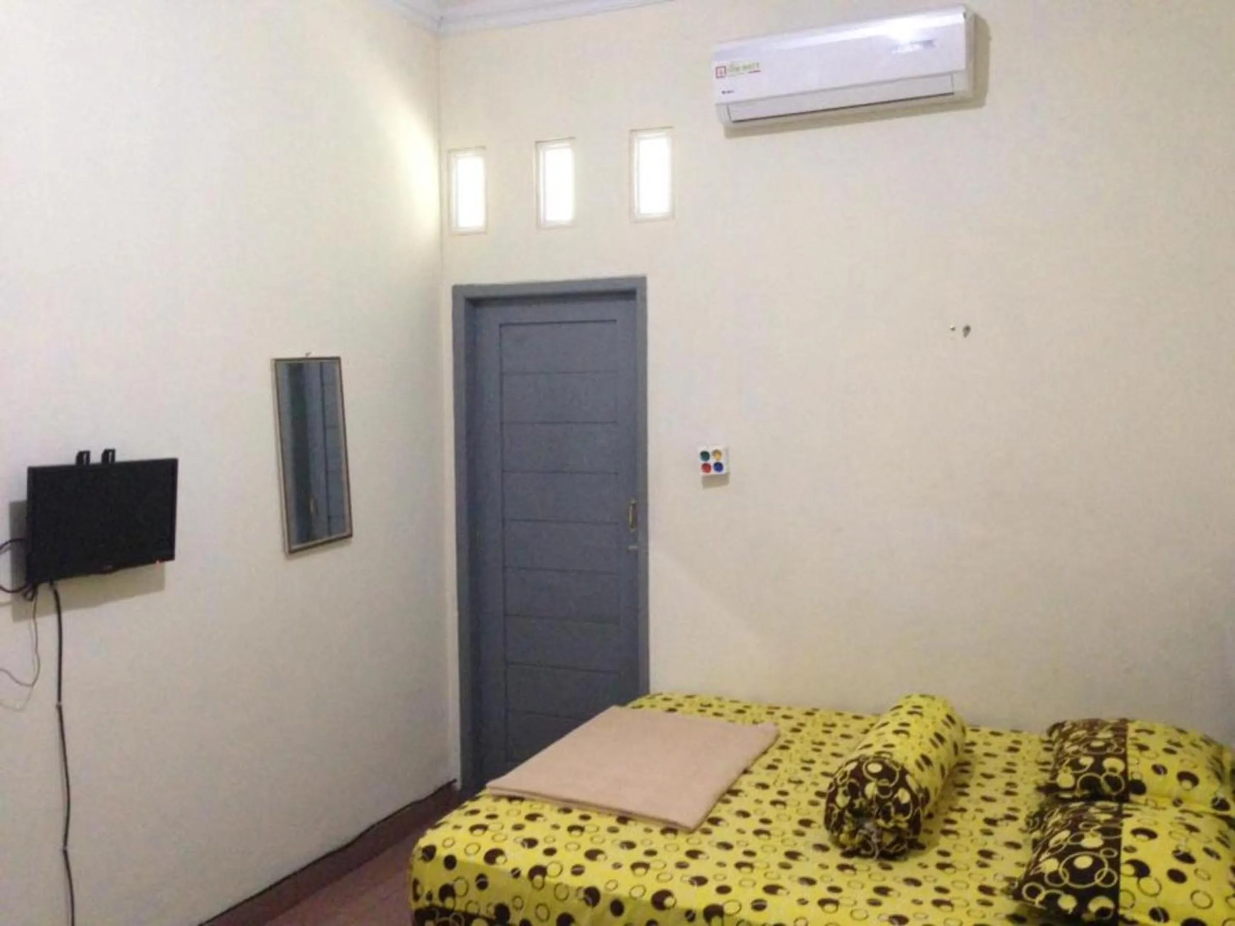 Photo of the whole room, Bed in Penginapan Syariah