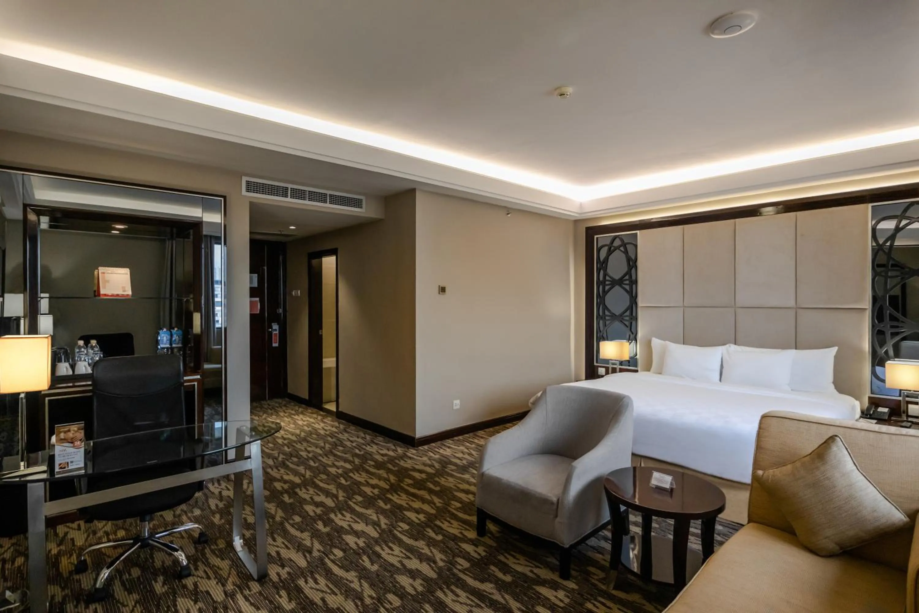 Photo of the whole room, Bed in Swiss-Belhotel Harbour Bay