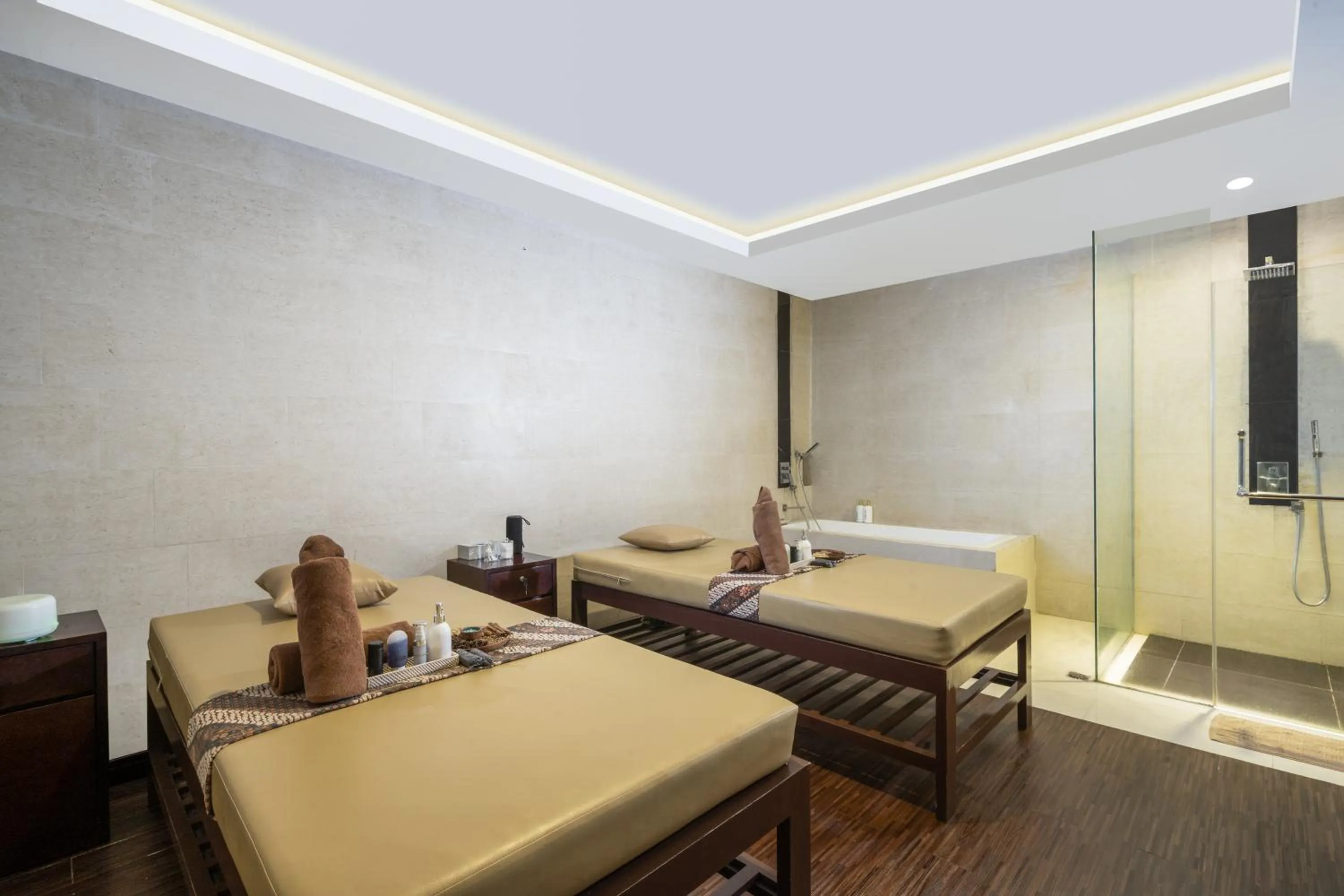 Massage, Bed in Swiss-Belhotel Harbour Bay