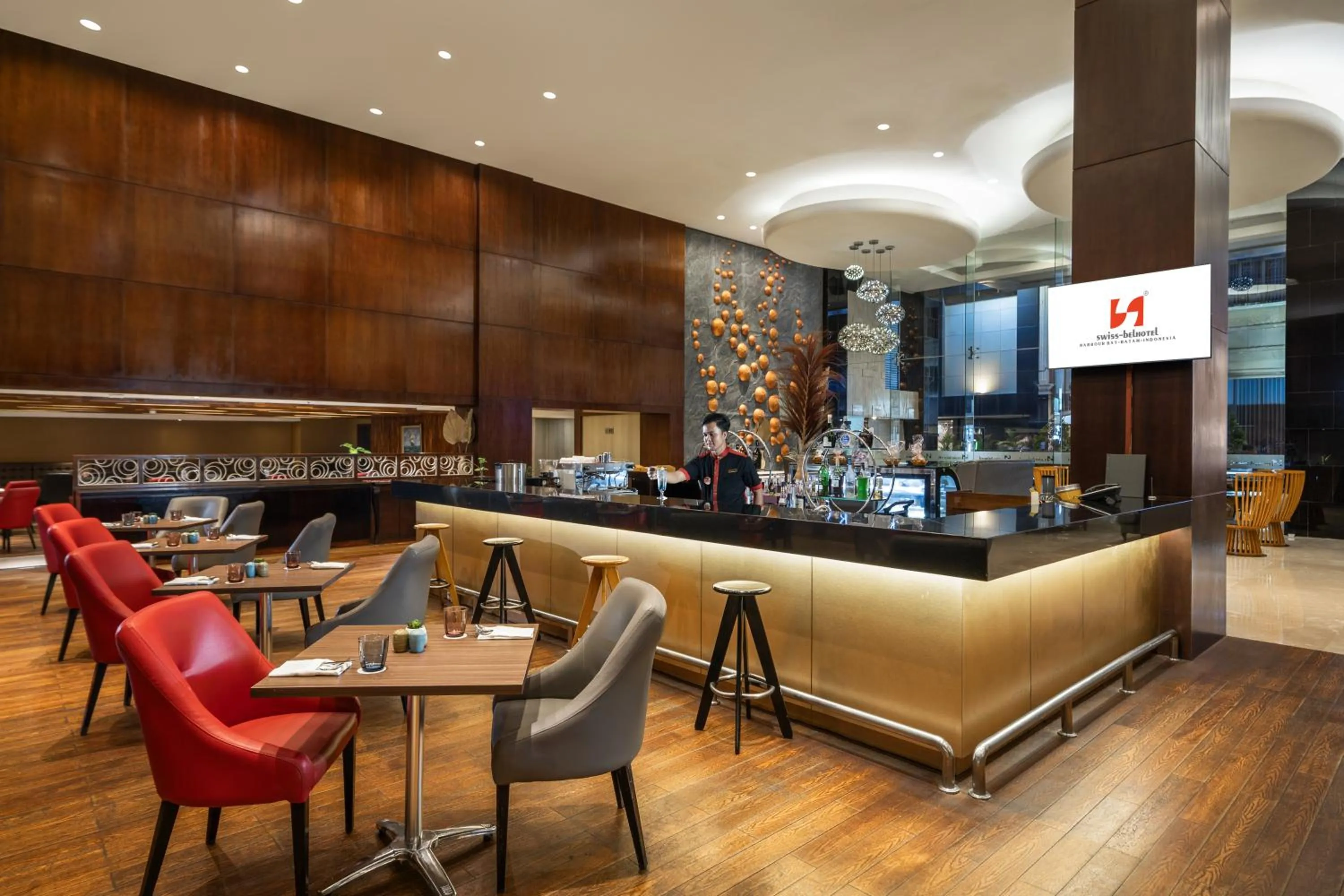 Restaurant/places to eat in Swiss-Belhotel Harbour Bay