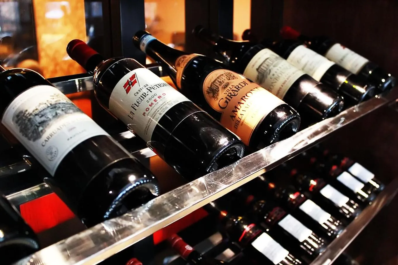 Lounge or bar in Swiss-Belhotel Harbour Bay