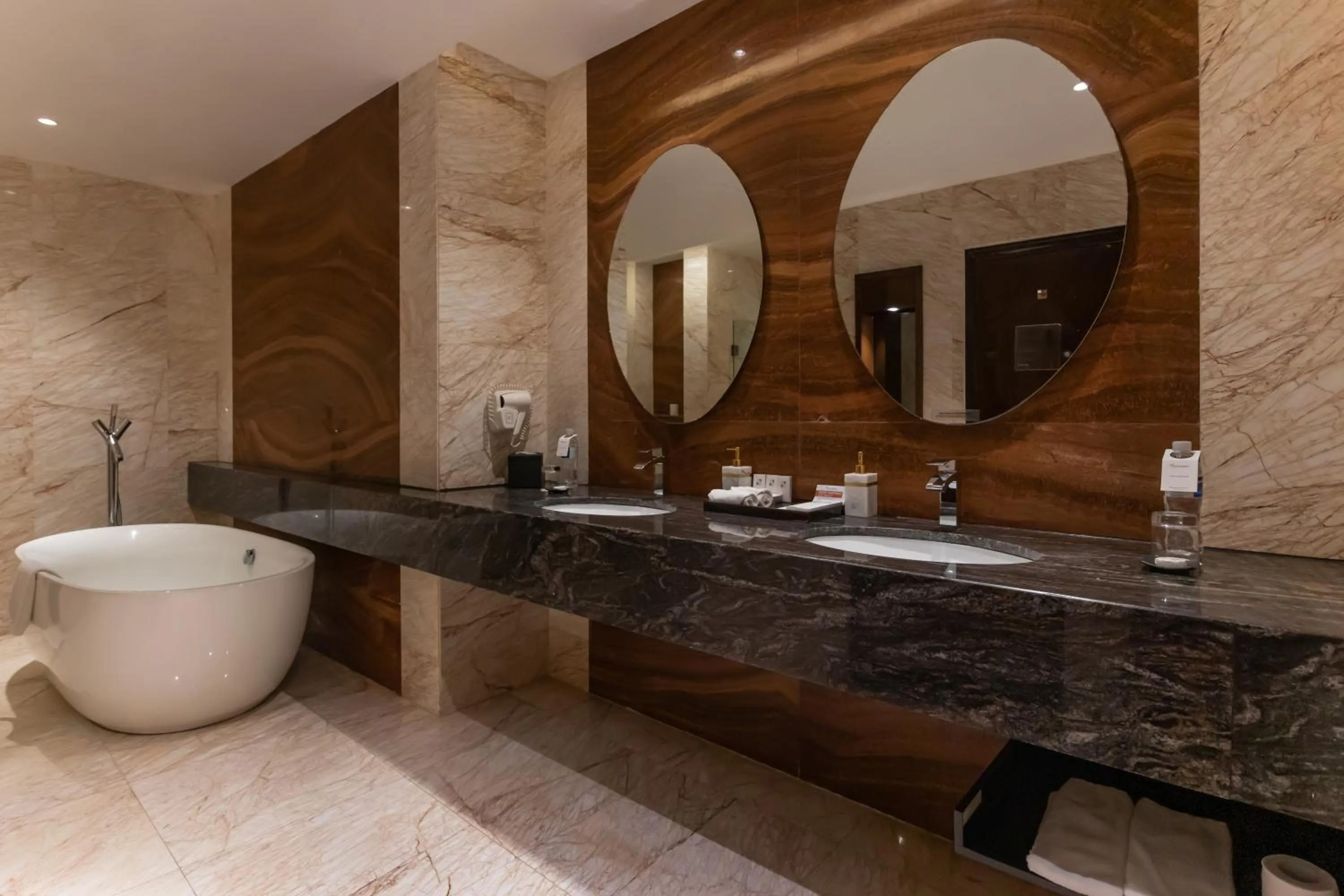 Bathroom in Swiss-Belhotel Harbour Bay