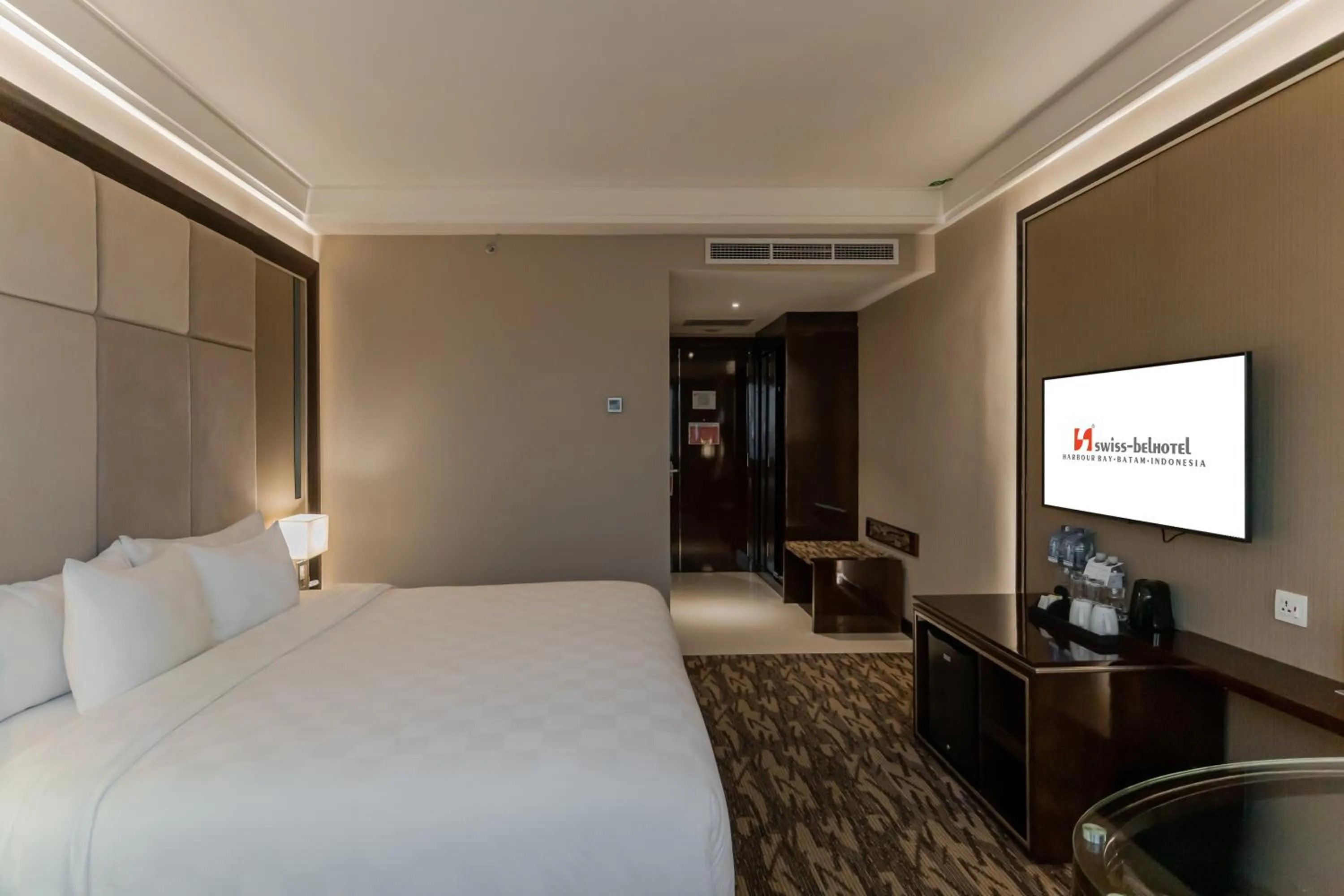 Bedroom, Bed in Swiss-Belhotel Harbour Bay