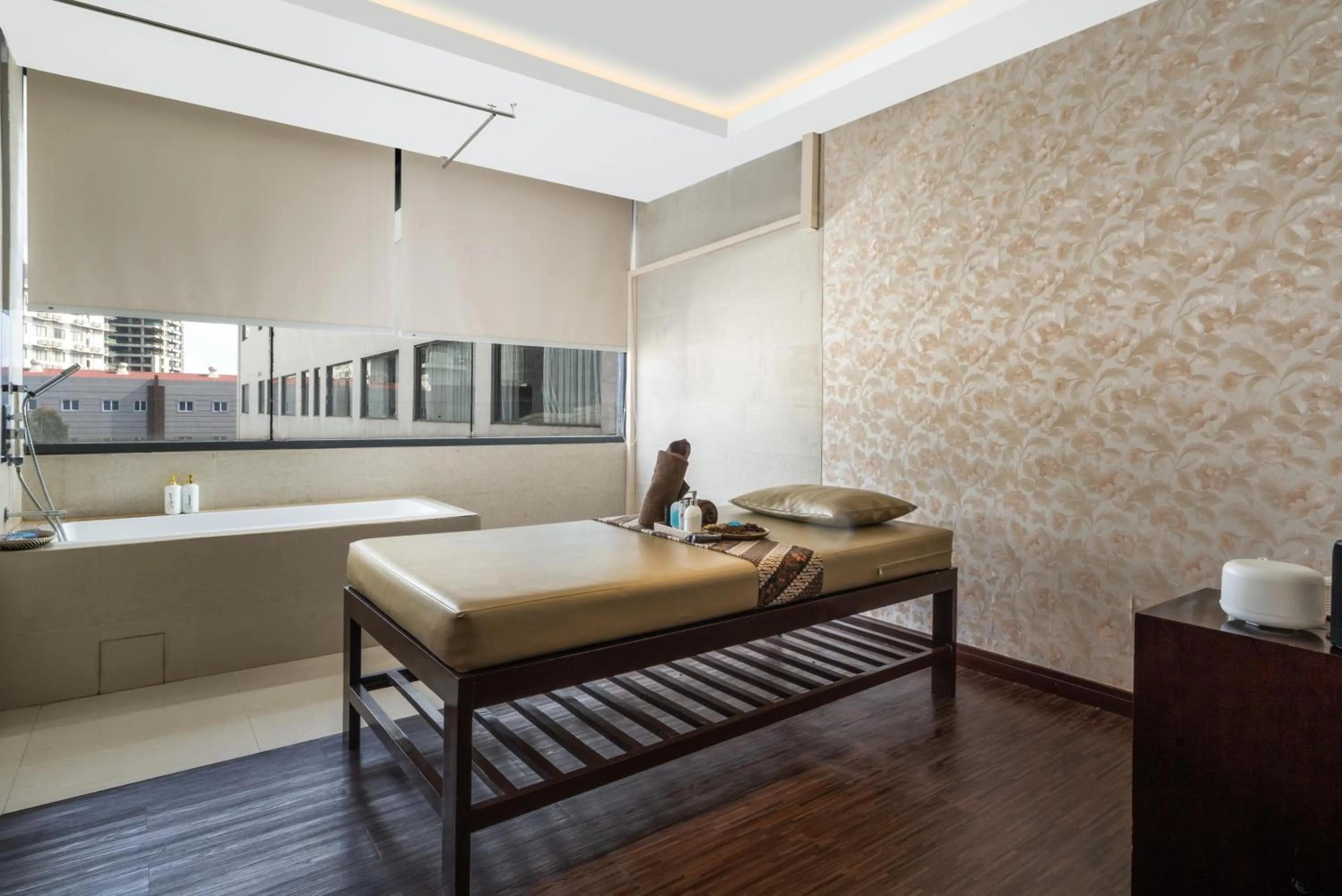 Spa and wellness centre/facilities, Bed in Swiss-Belhotel Harbour Bay