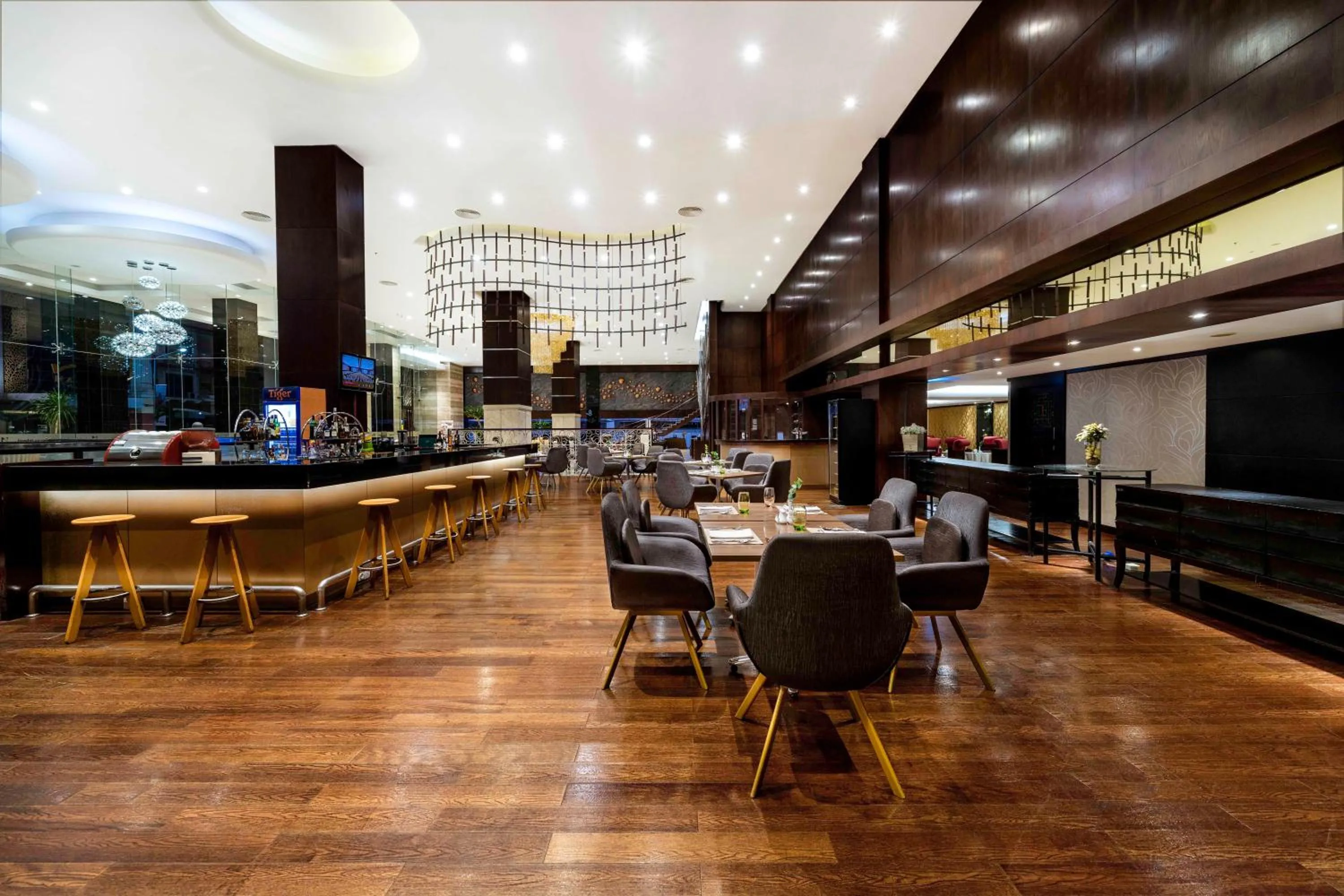 Restaurant/places to eat in Swiss-Belhotel Harbour Bay