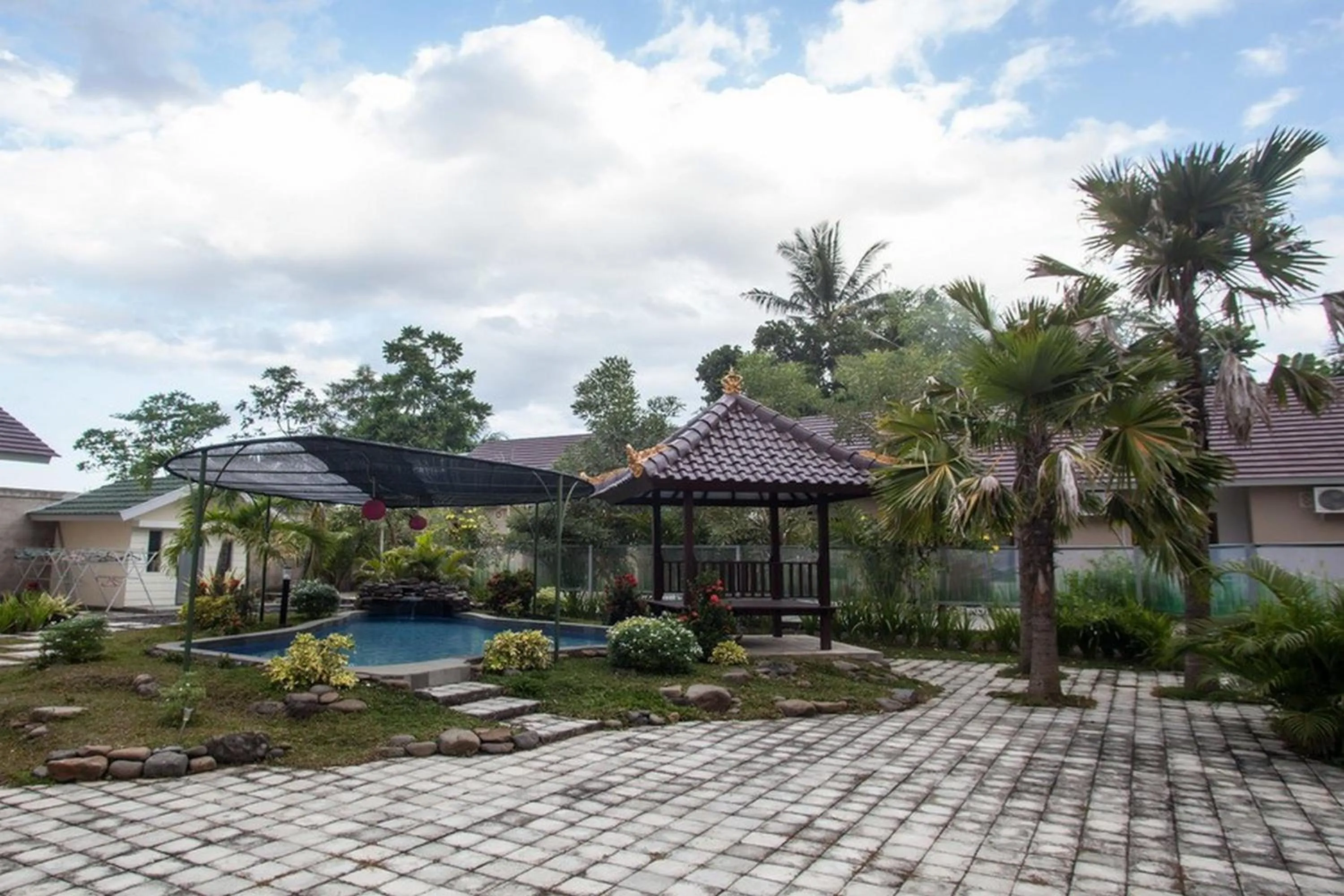 Garden in RedDoorz Syariah Plus near Banyuwangi Airport